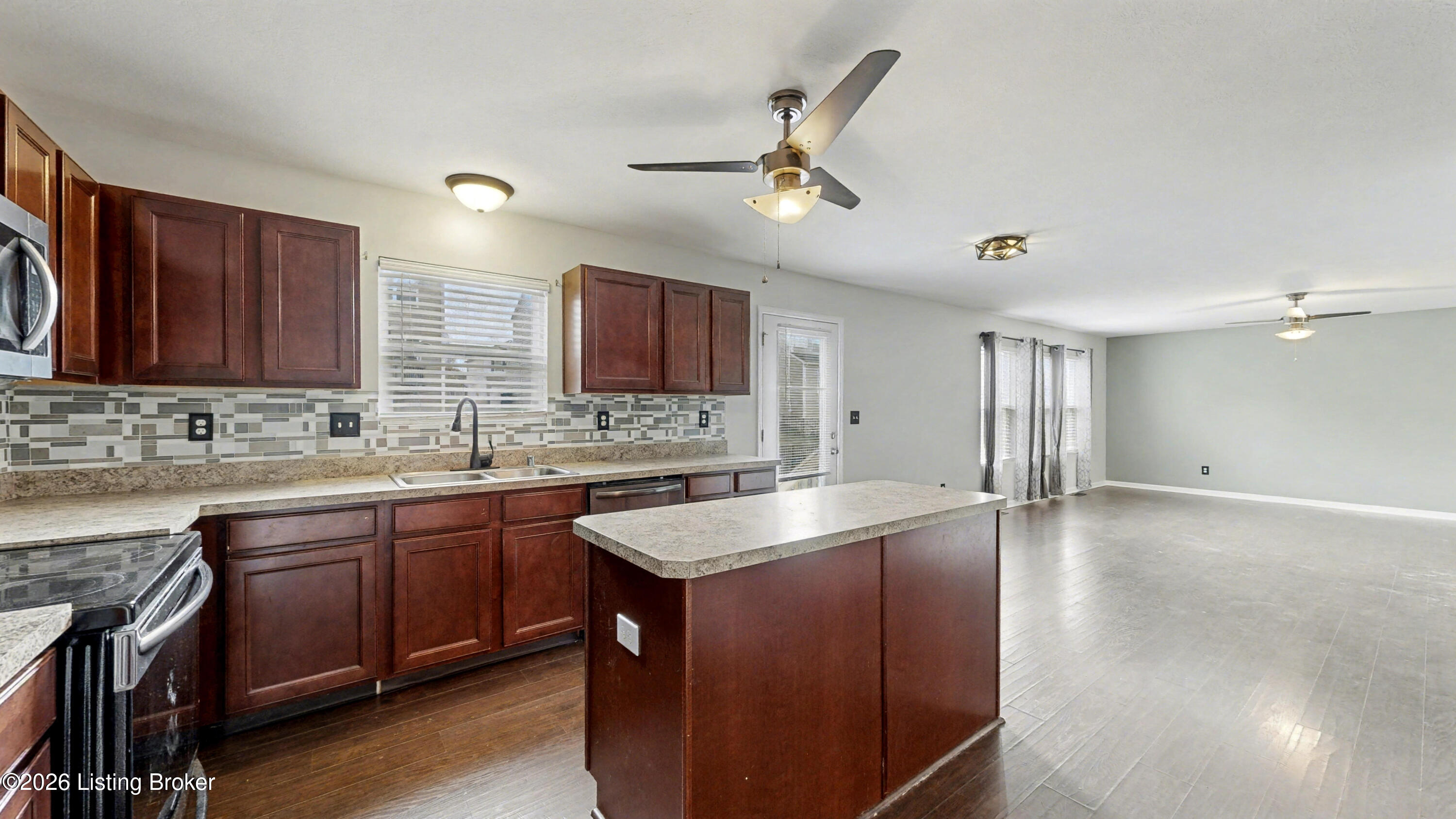 6057 Edgemont Way Property Photo 14