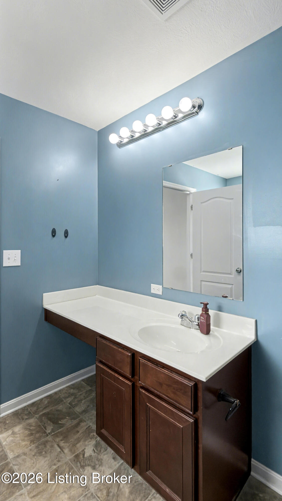 6057 Edgemont Way Property Photo 21