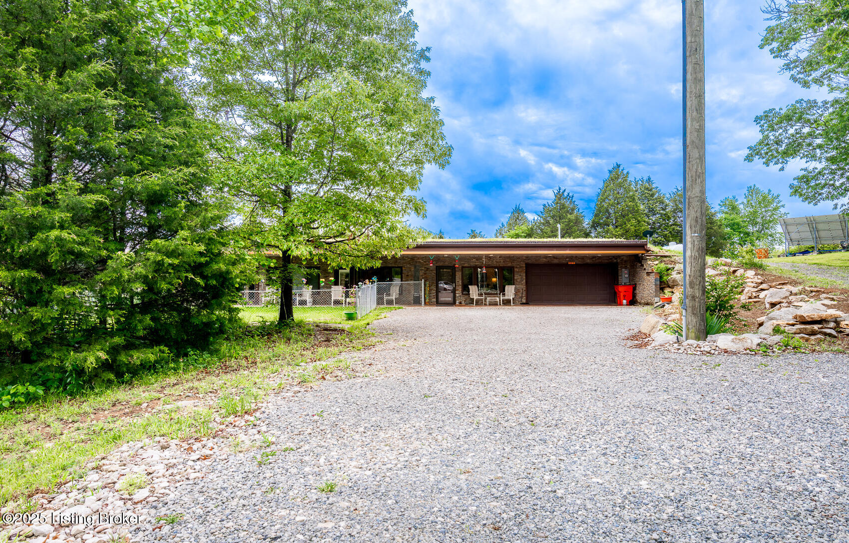 971 Constantine Rd Property Photo 2