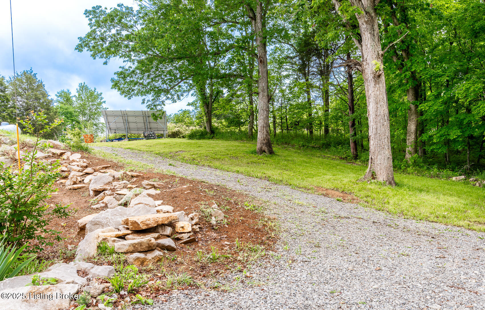 971 Constantine Rd Property Photo 3