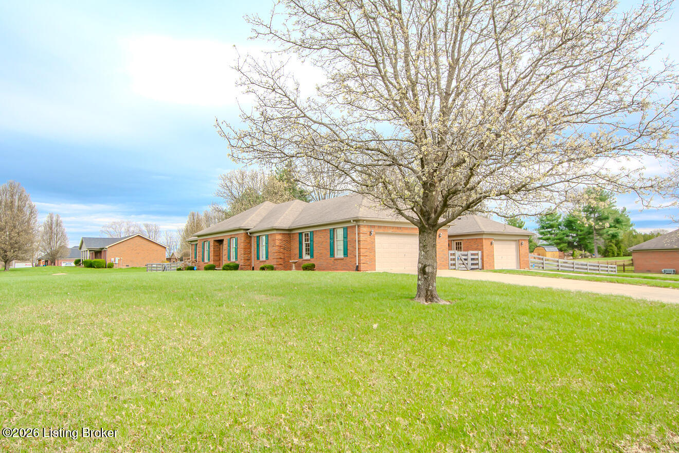 1001 Navajo Dr Property Photo 5