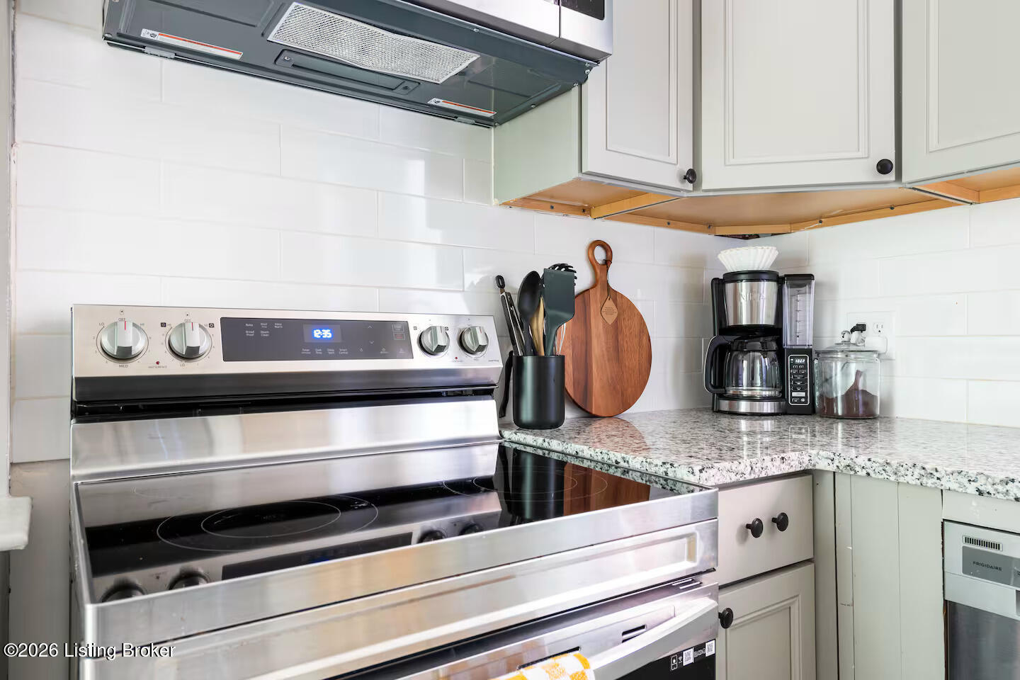 1222 E Broadway Property Photo 4