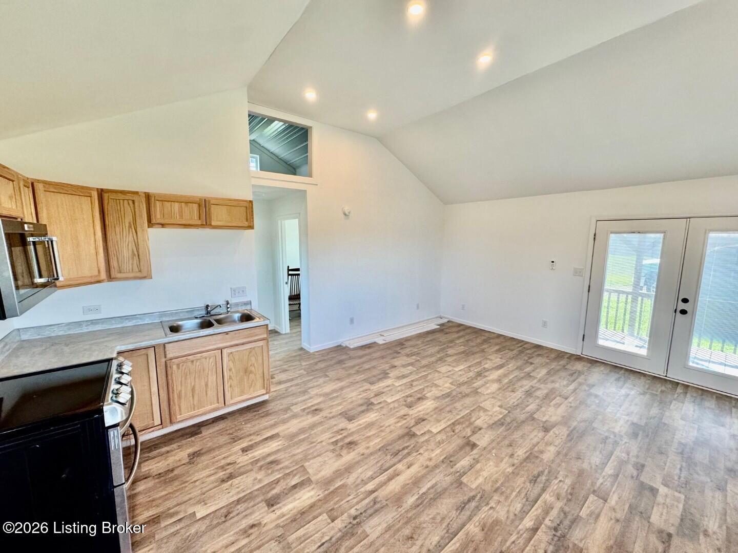 386 Baker Rd Property Photo 4