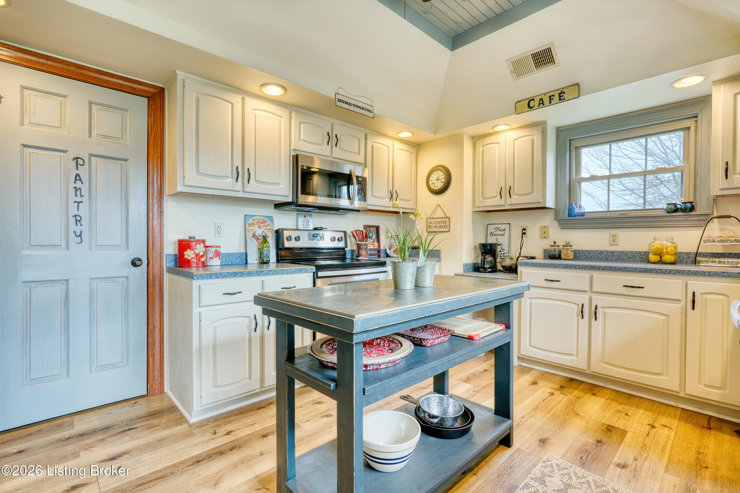 8675 Ky-52 Property Photo 28