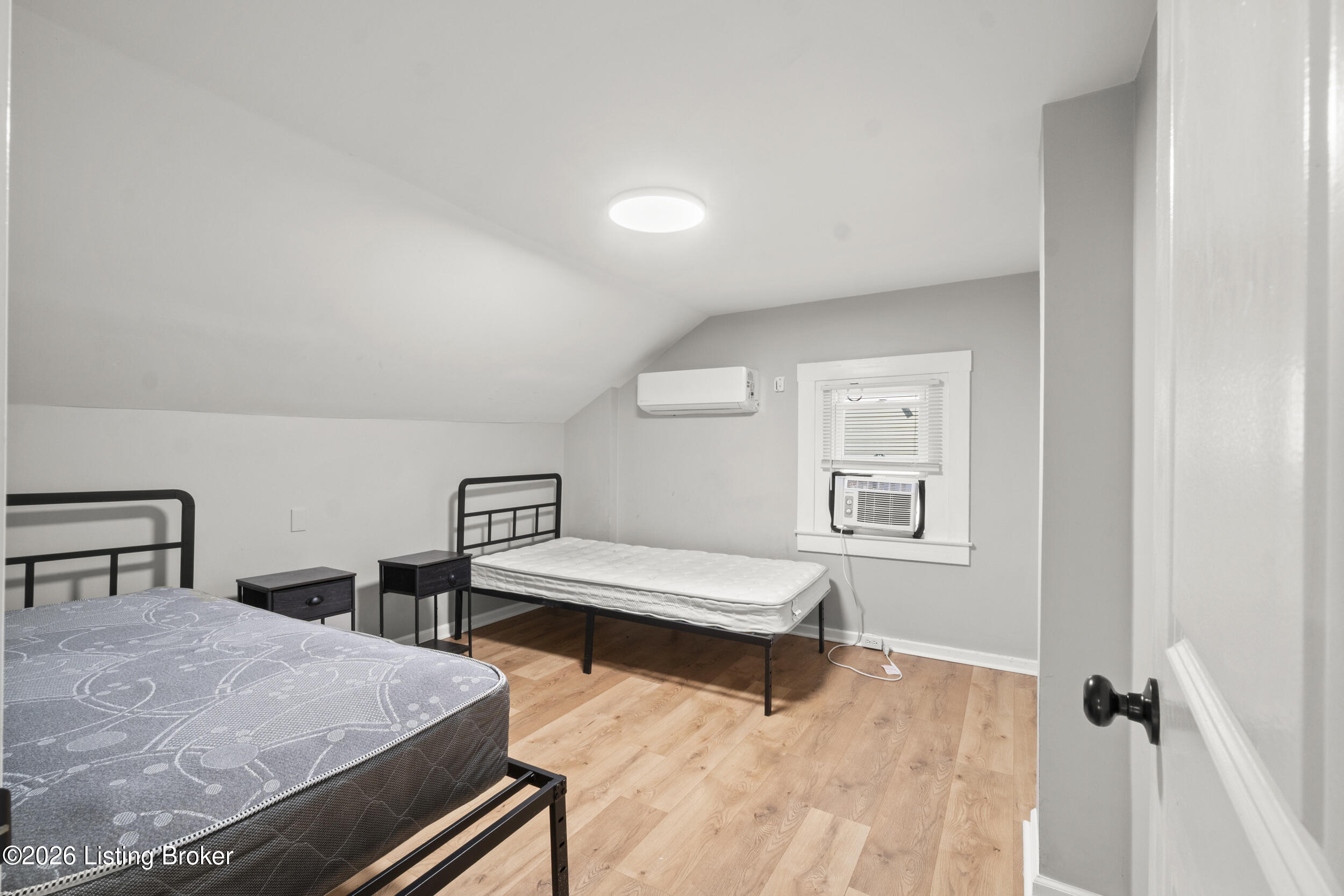 313 S 41st St Property Photo 11