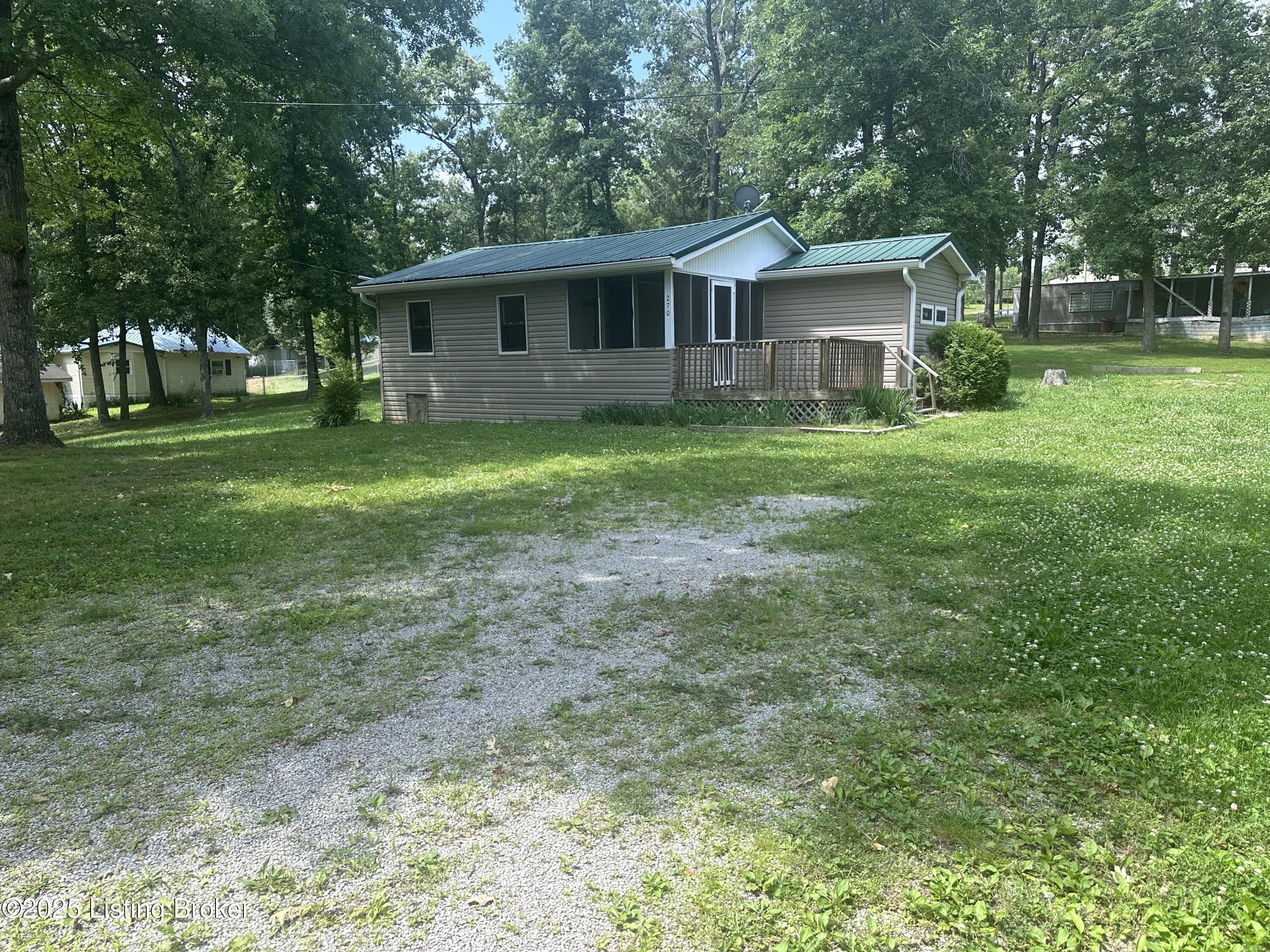 270 Foxwood Cir Property Photo 5