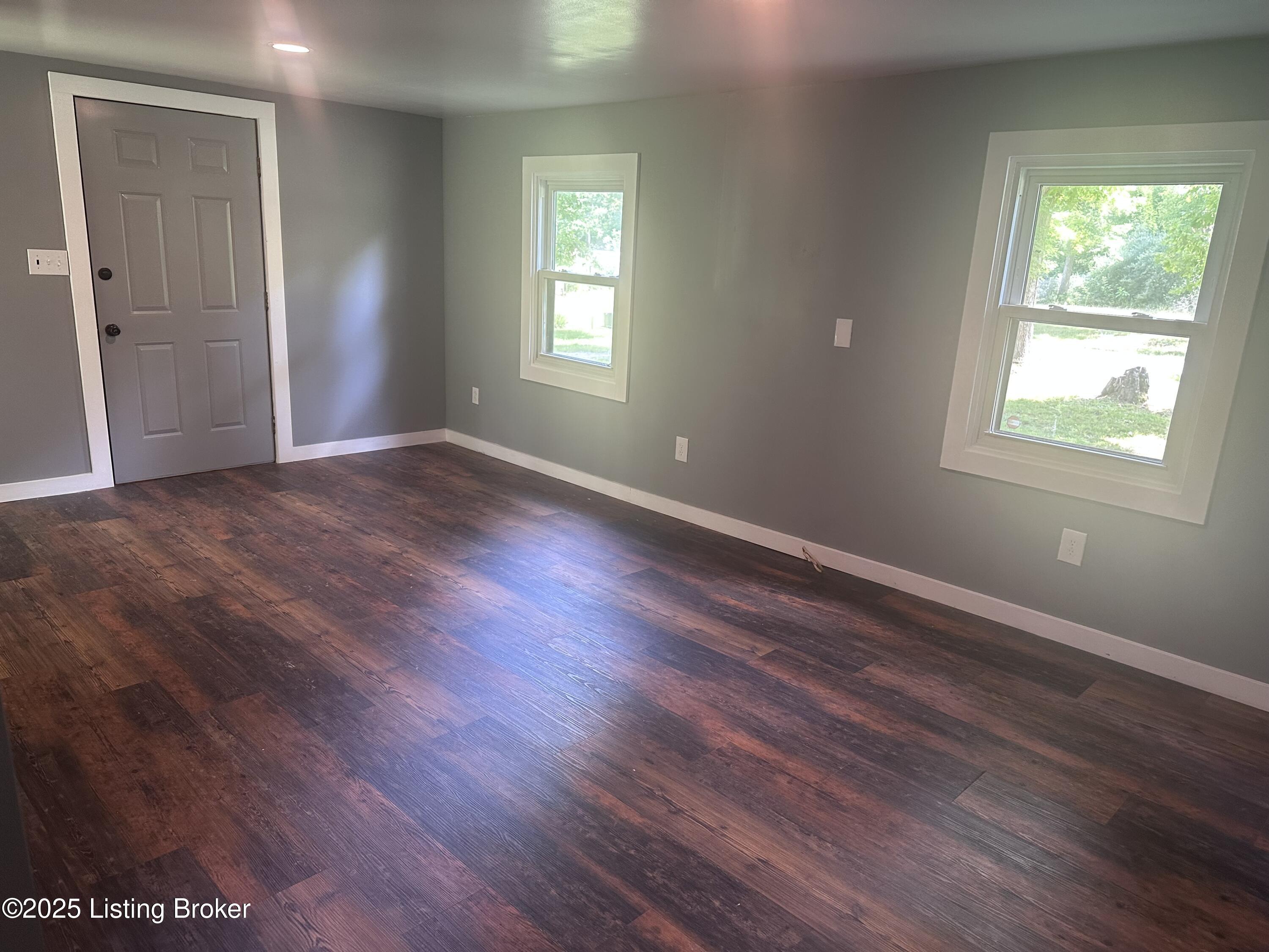 270 Foxwood Cir Property Photo 17