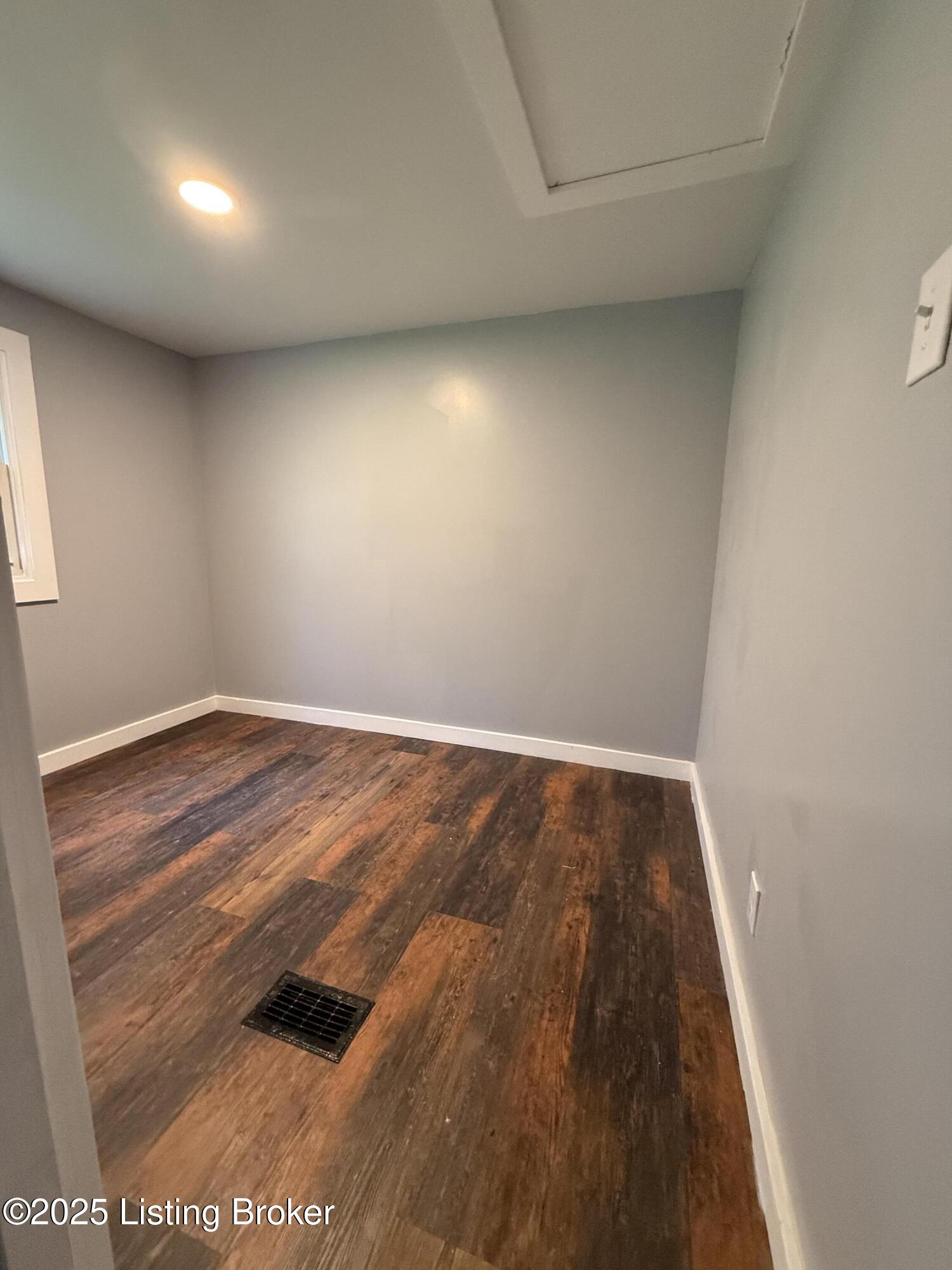270 Foxwood Cir Property Photo 29
