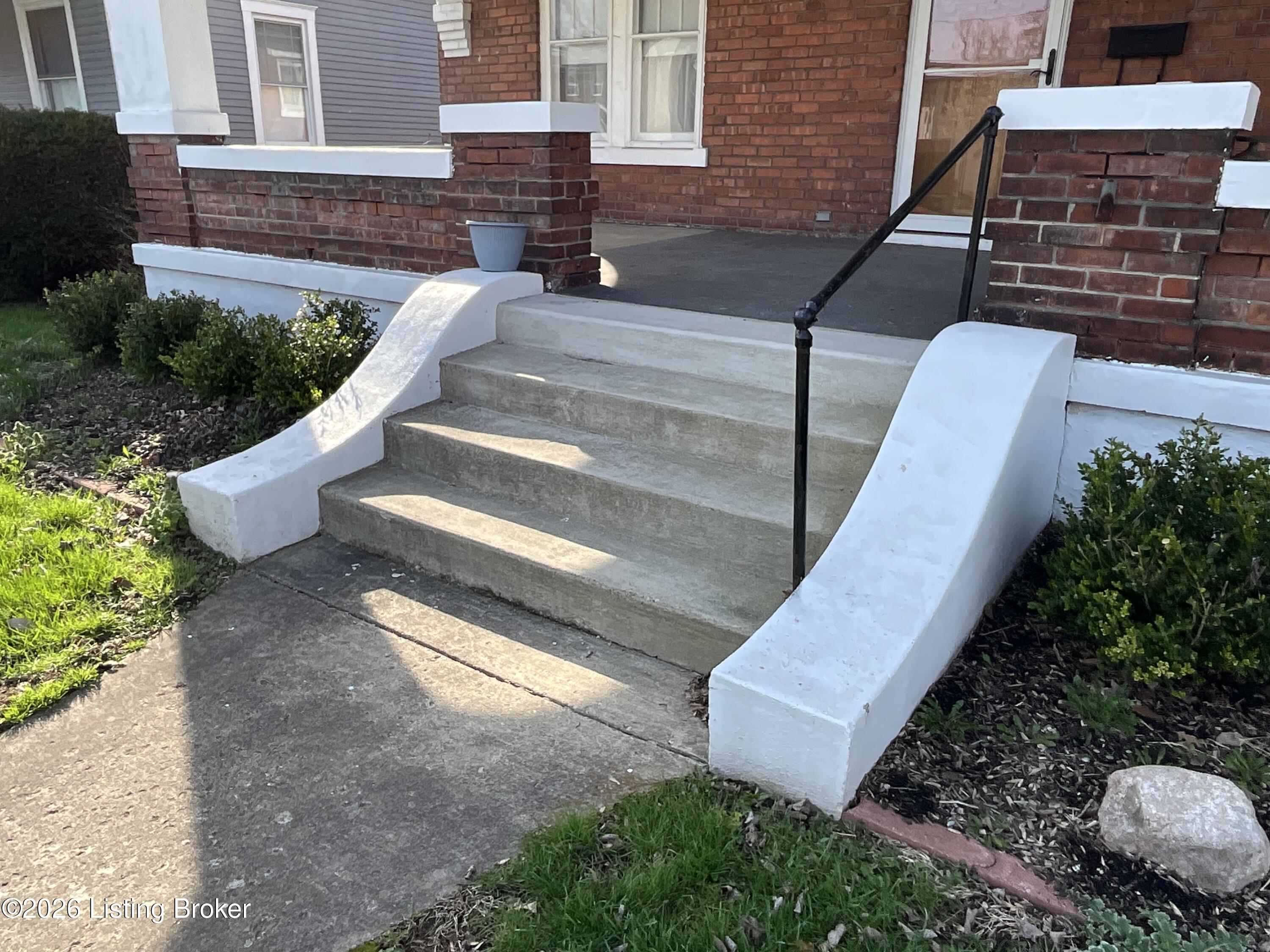 816 Highland Ave Property Photo 4