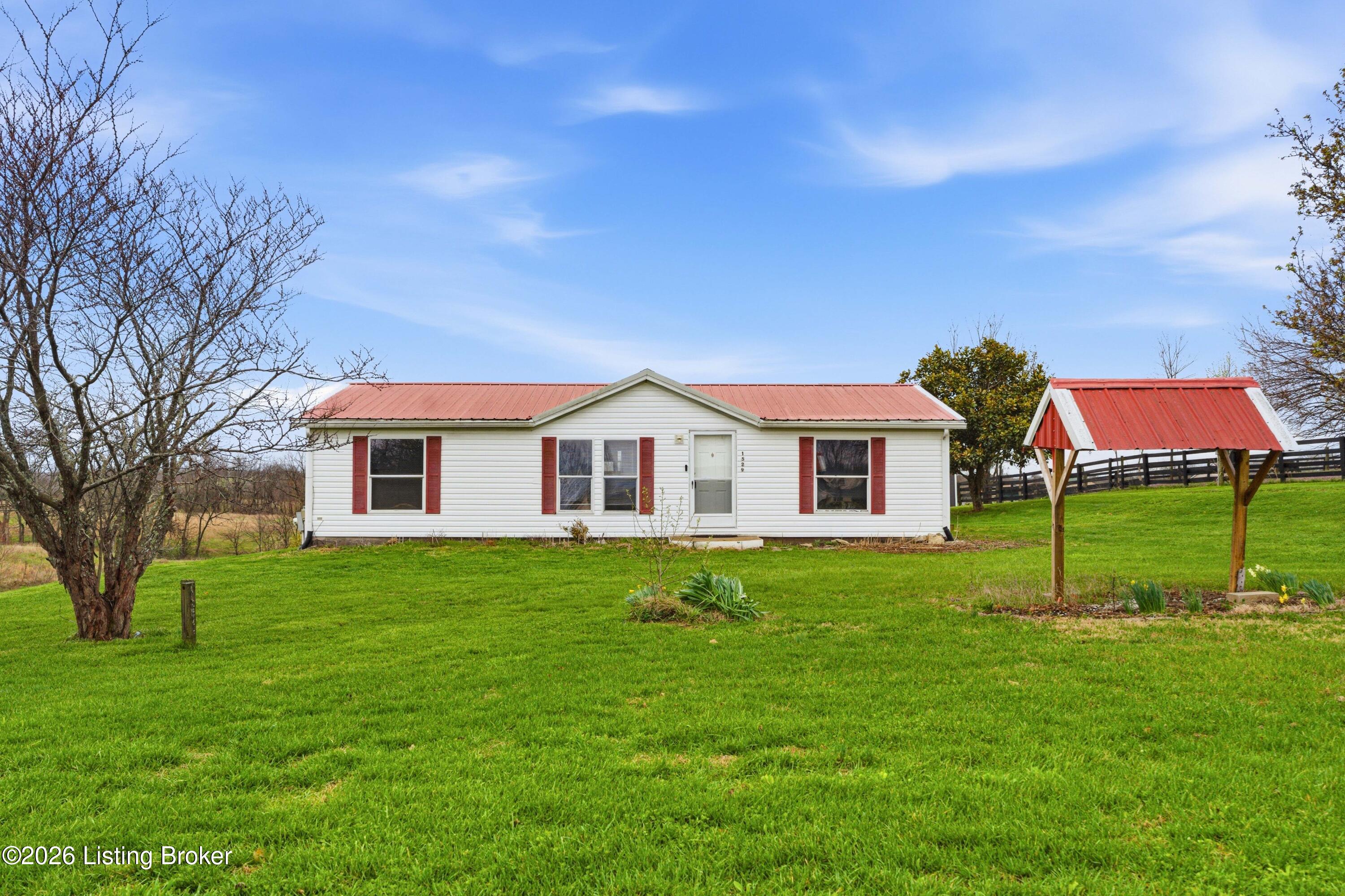 1529 Martin Nethery Rd Property Photo 1