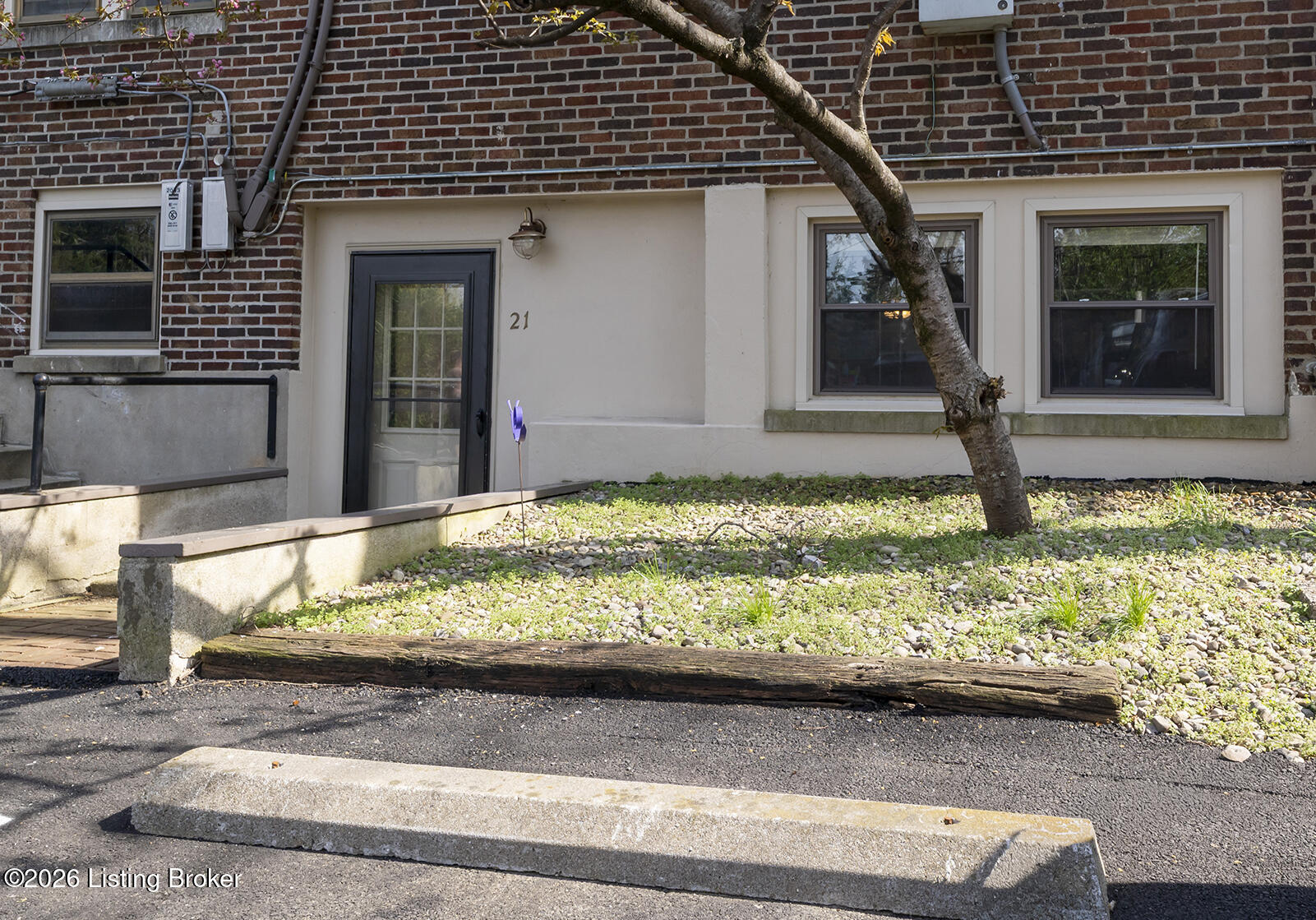 2043 Douglass Blvd Apt 21 Property Photo 5
