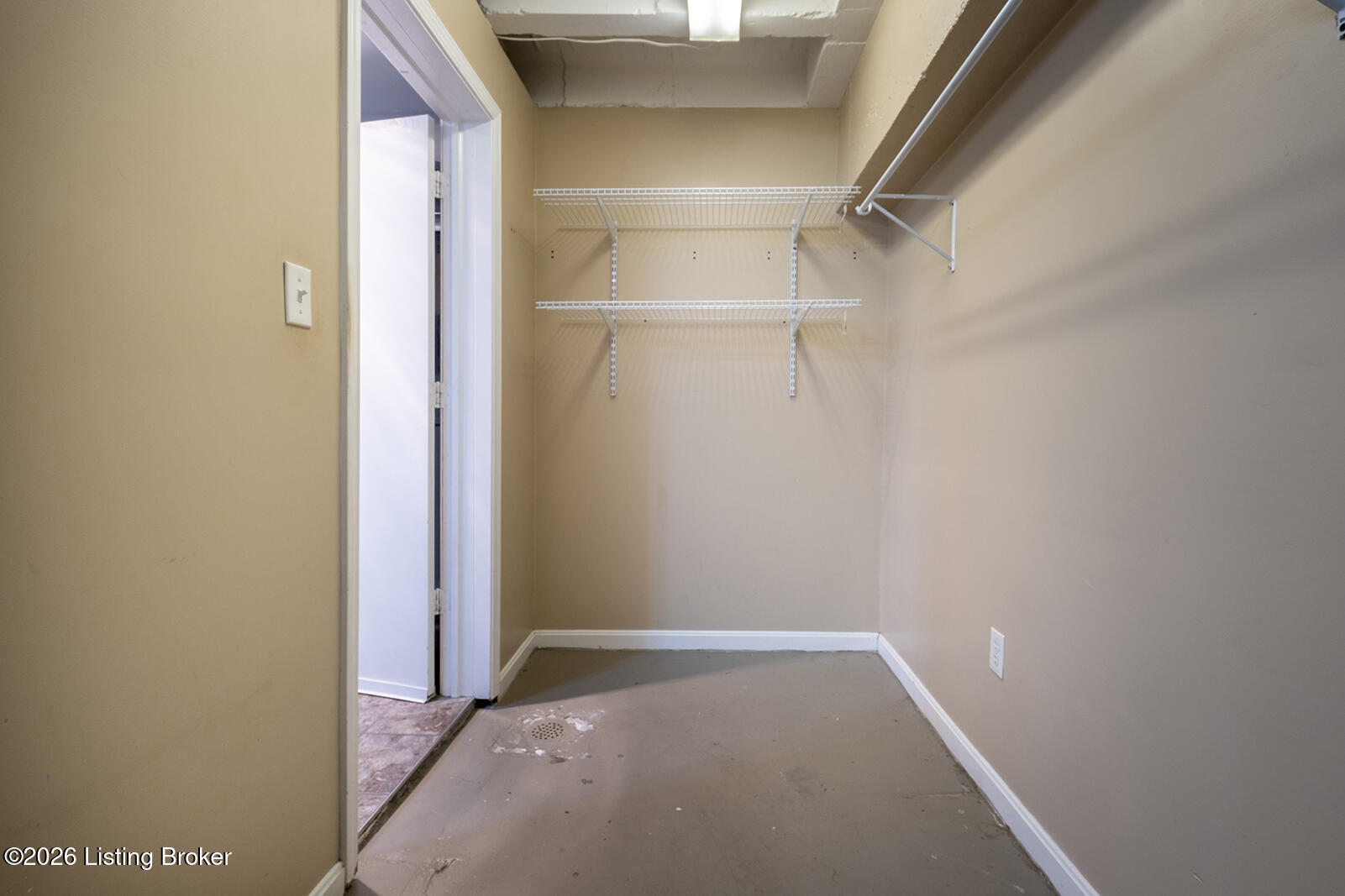 2043 Douglass Blvd Apt 21 Property Photo 22