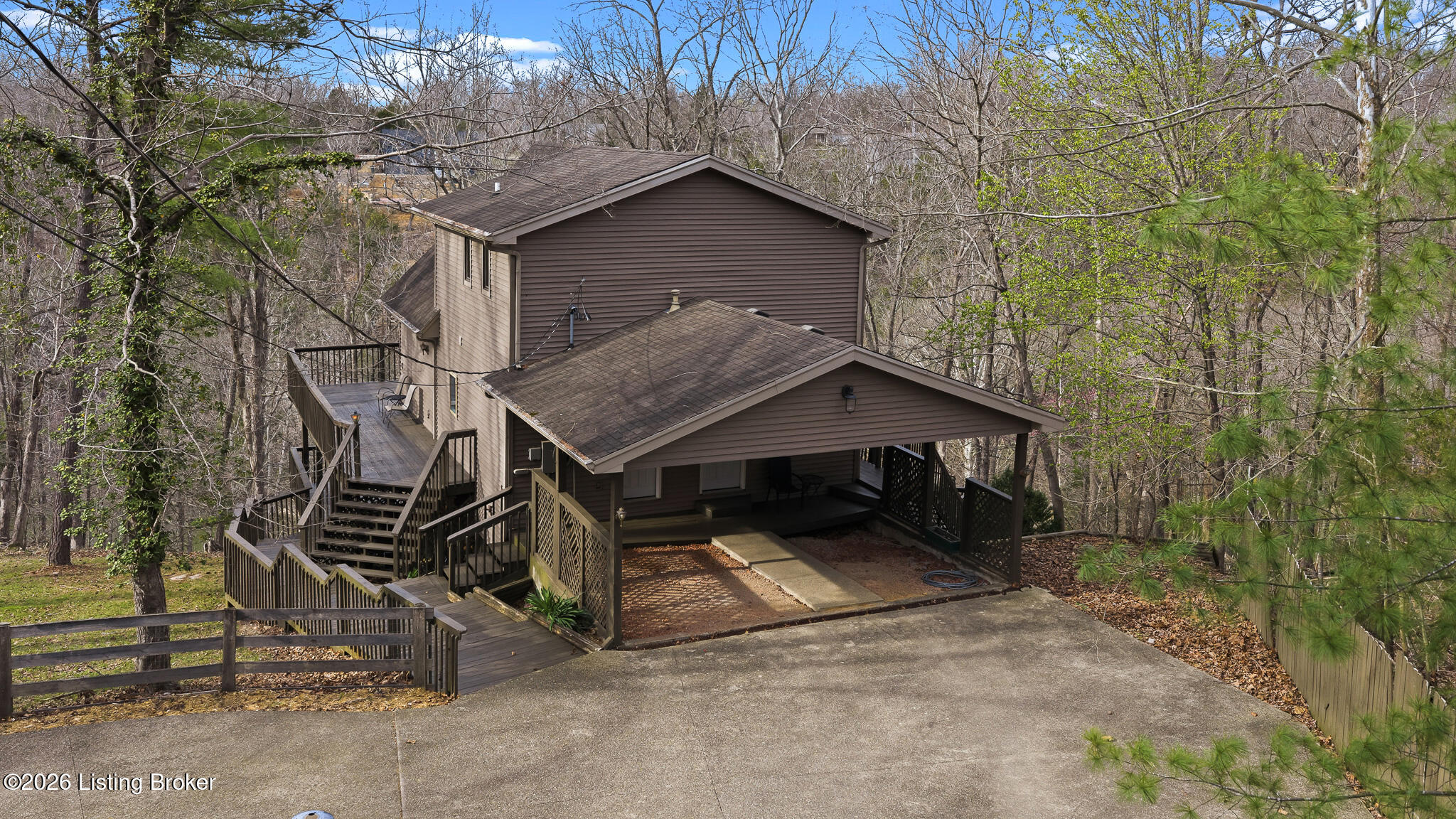 122 Pineland Ln Property Photo 1