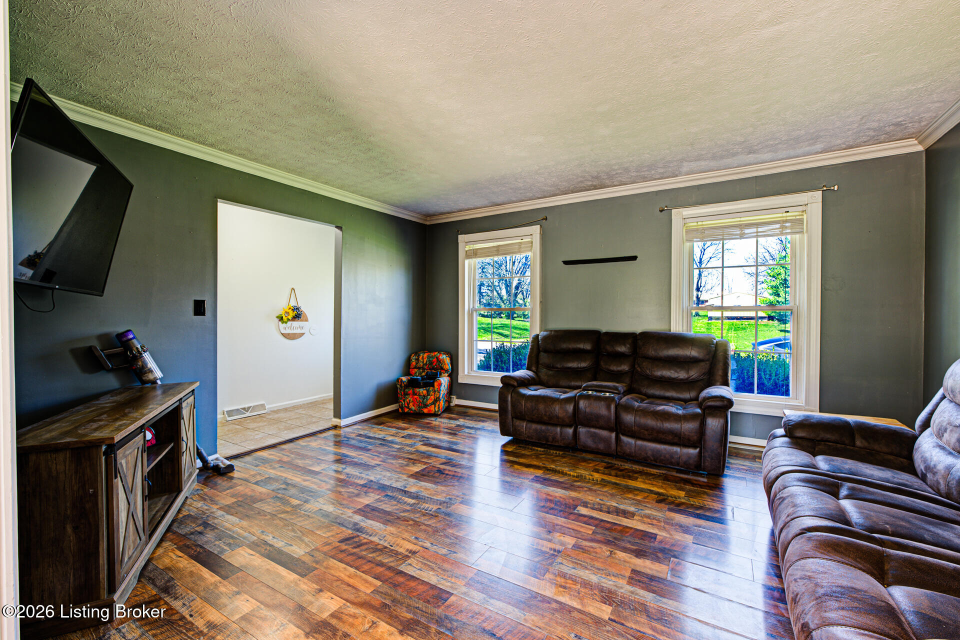 108 Gloria Dr Property Photo 4