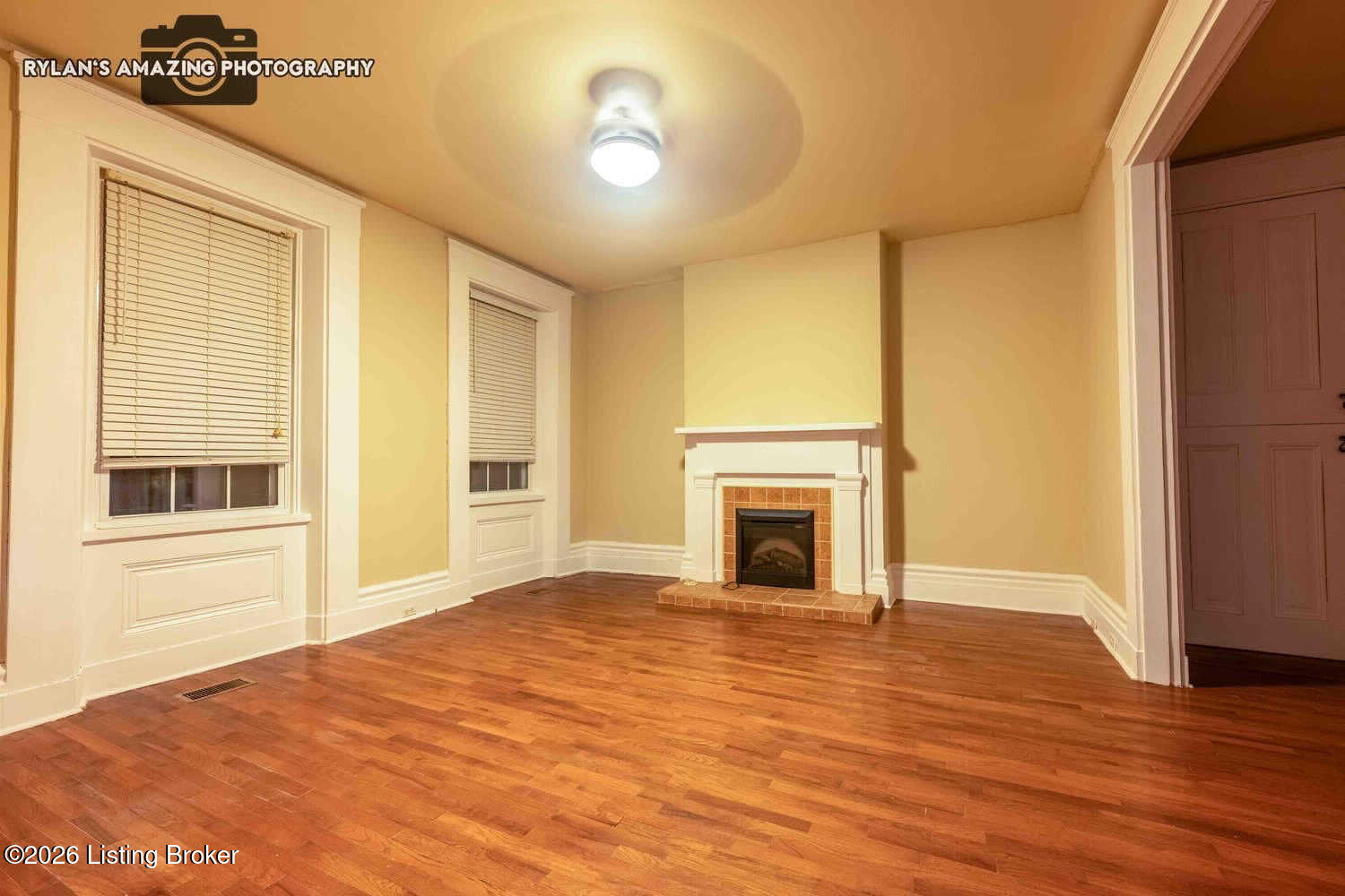 315 W 3rd St Property Photo 7