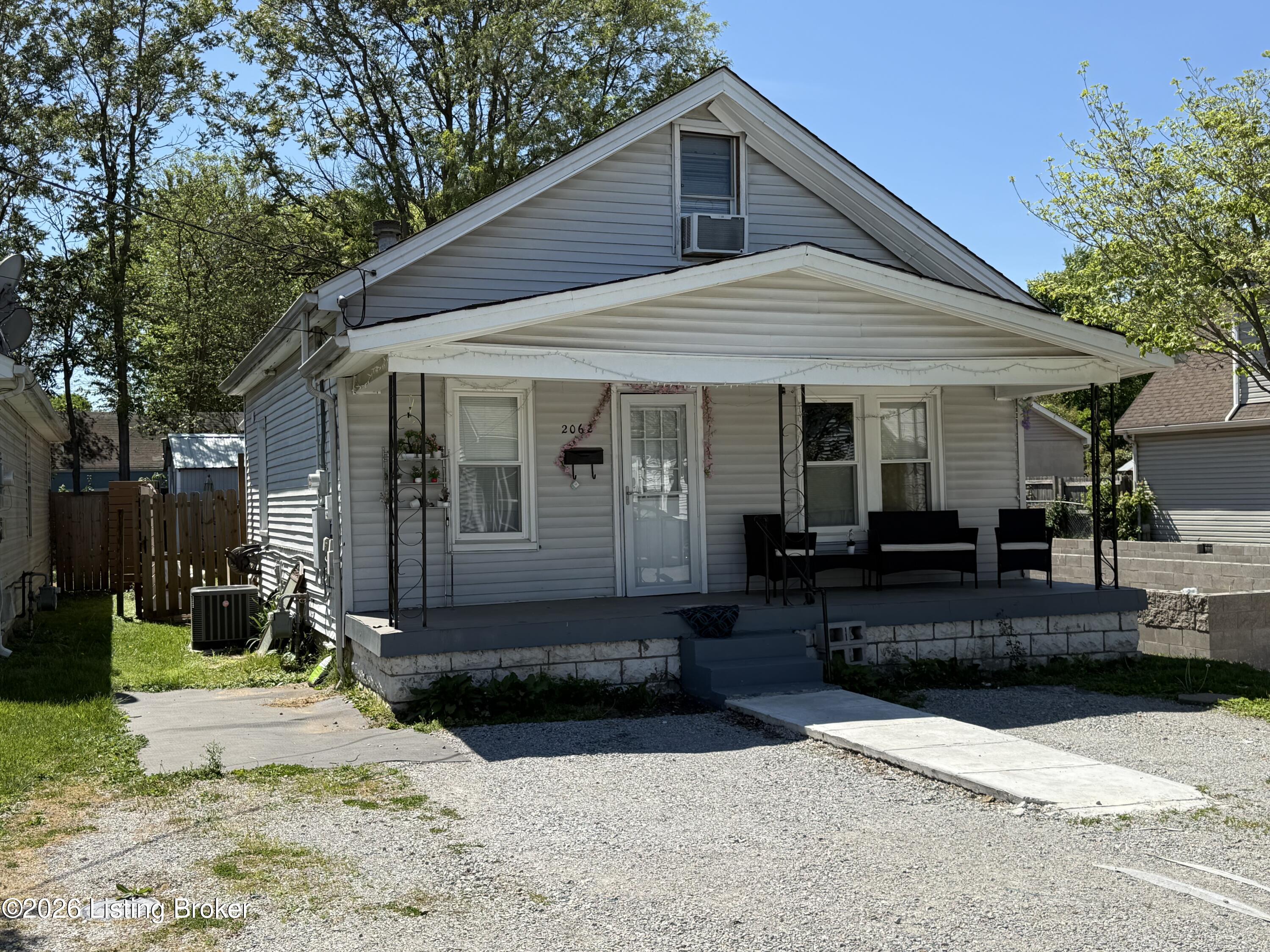 2062 Allene Ave Property Photo 1