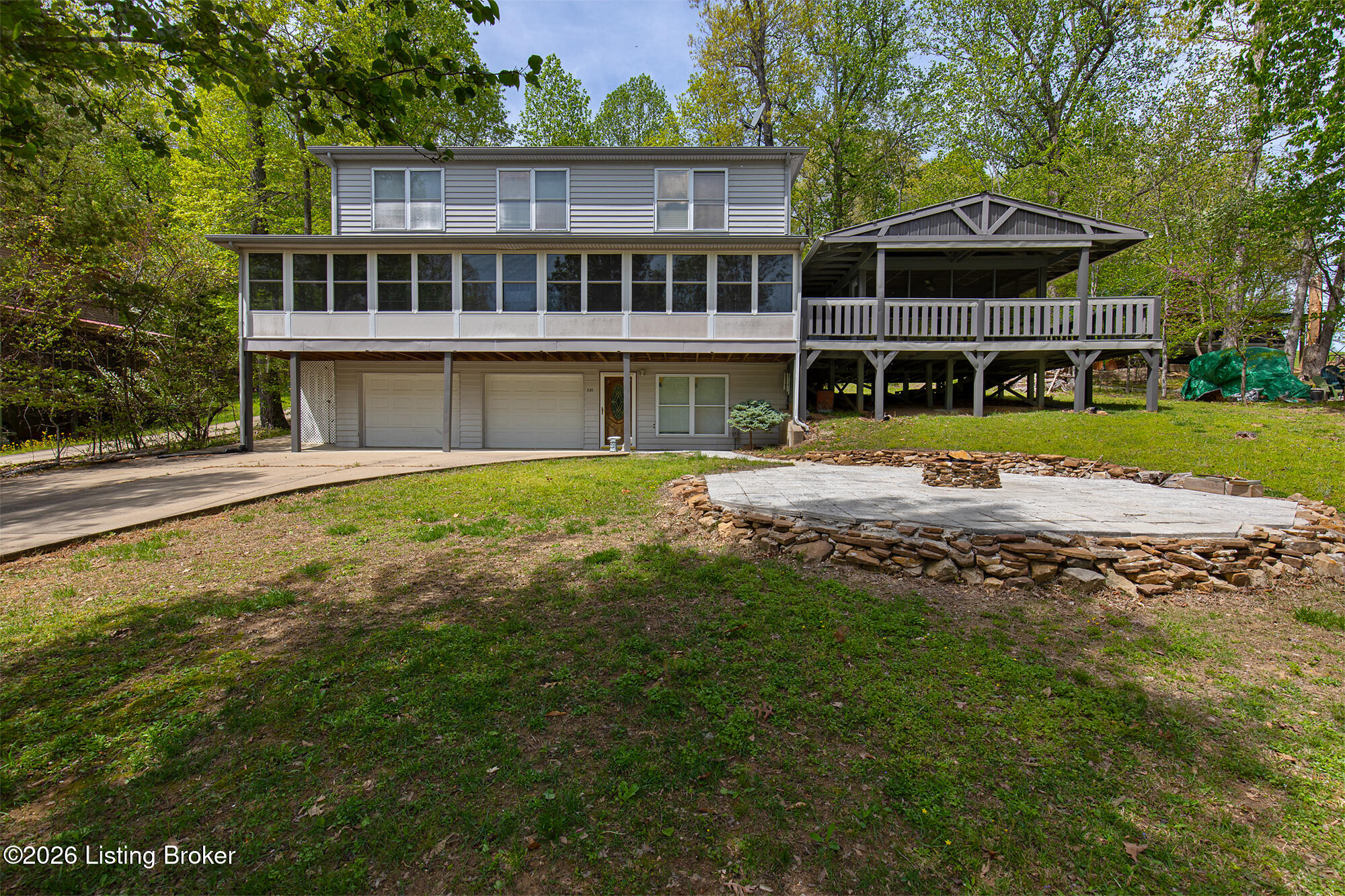 531 Lakeshore Dr