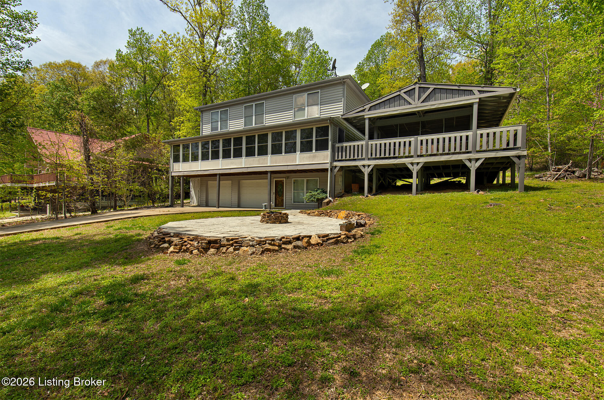 531 Lakeshore Dr Property Photo 2