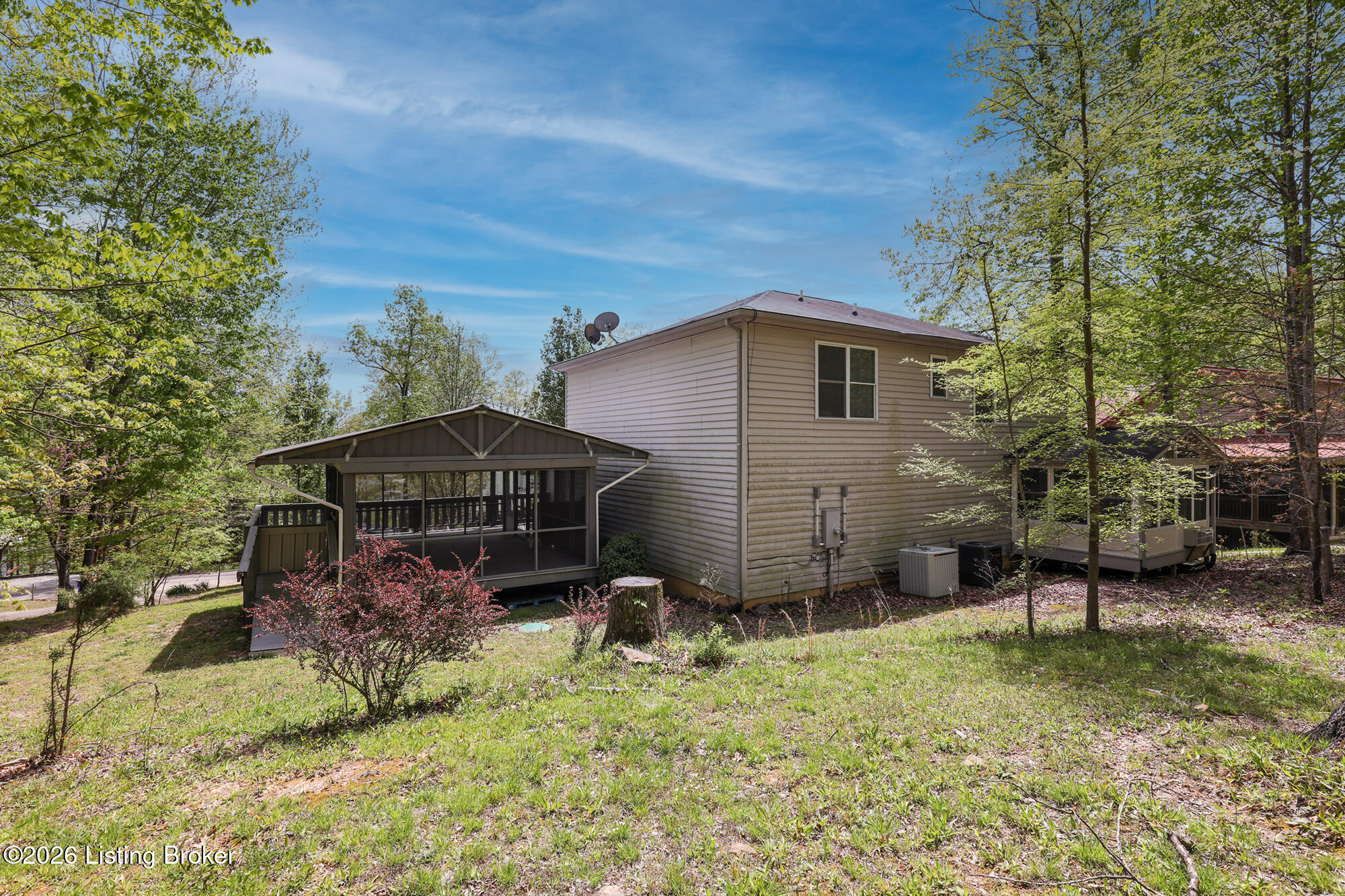 531 Lakeshore Dr Property Photo 3