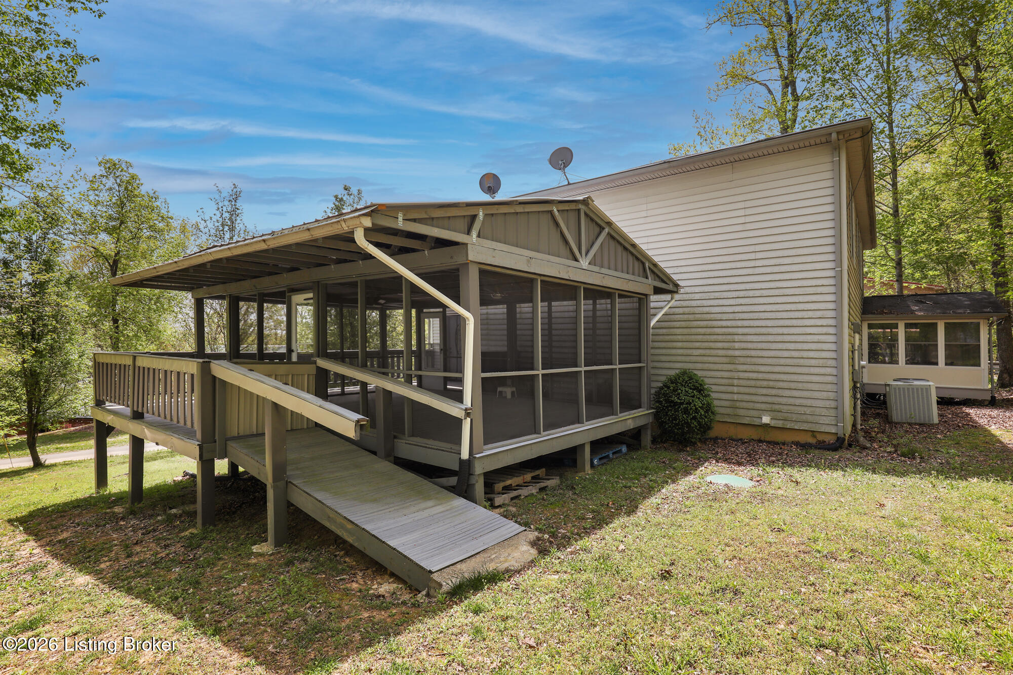 531 Lakeshore Dr Property Photo 4