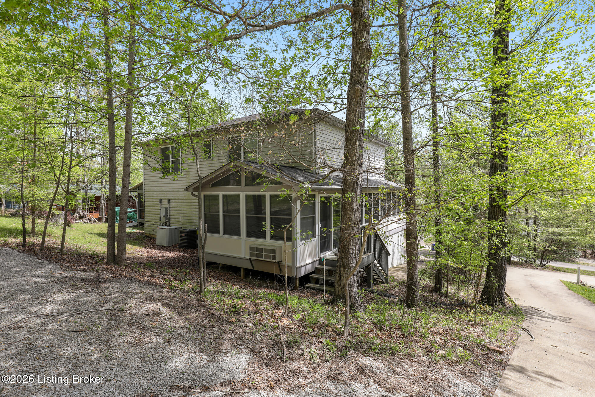 531 Lakeshore Dr Property Photo 5