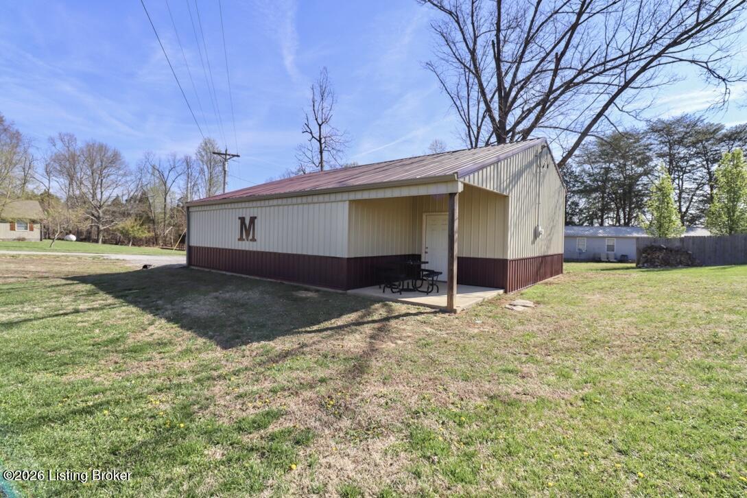 100 Spruce Dr Property Photo 16