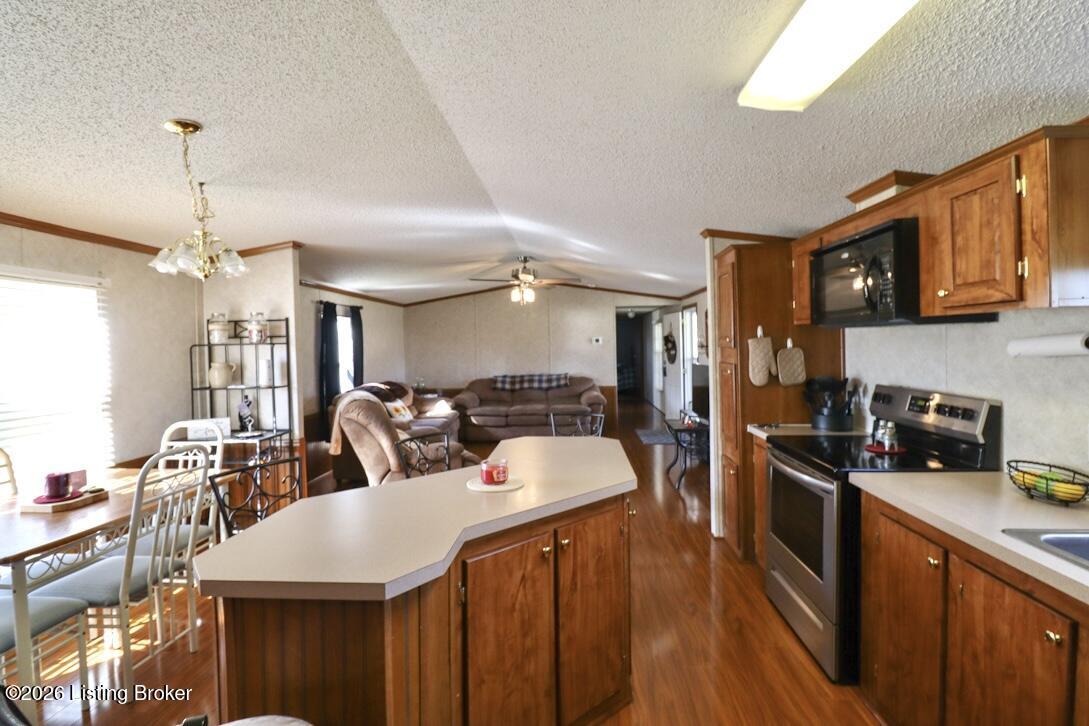 100 Spruce Dr Property Photo 36