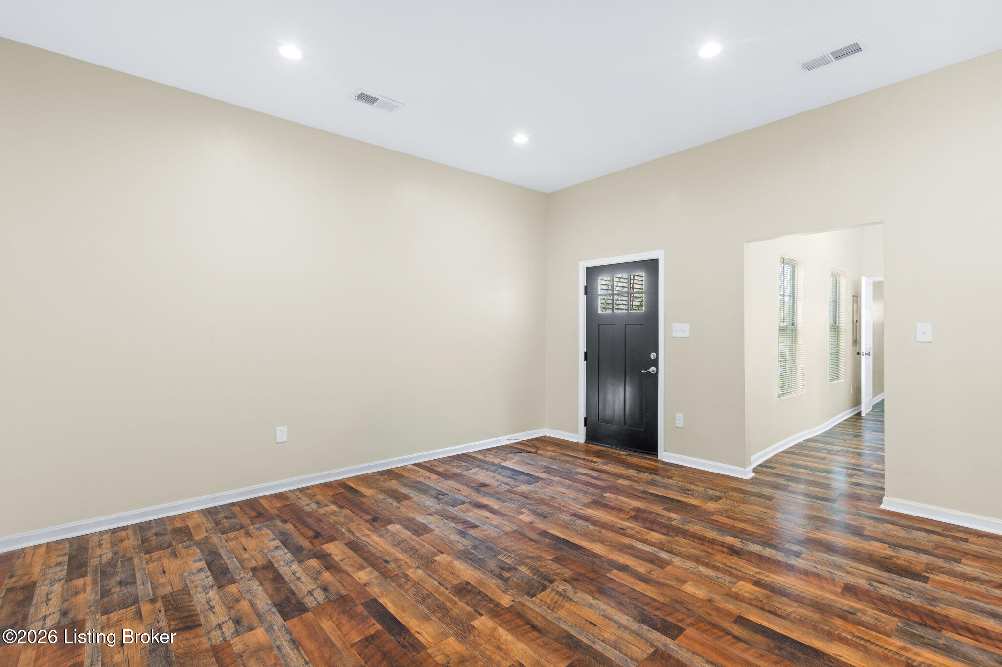 2403 Bank St Property Photo 4