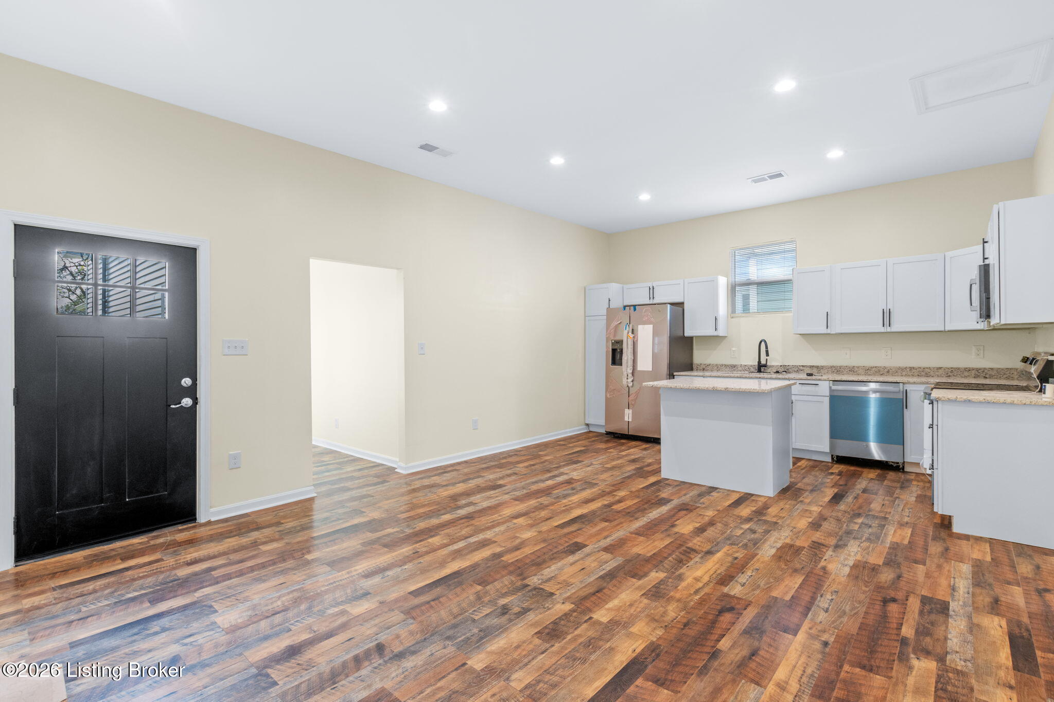 2403 Bank St Property Photo 6