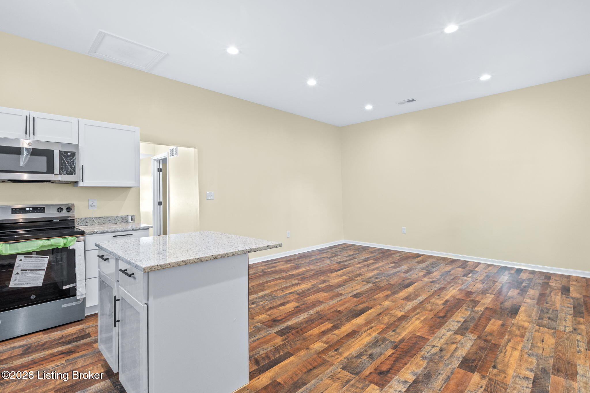2403 Bank St Property Photo 10