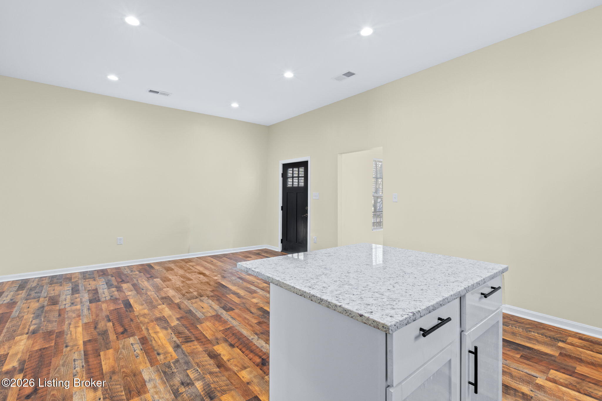 2403 Bank St Property Photo 11