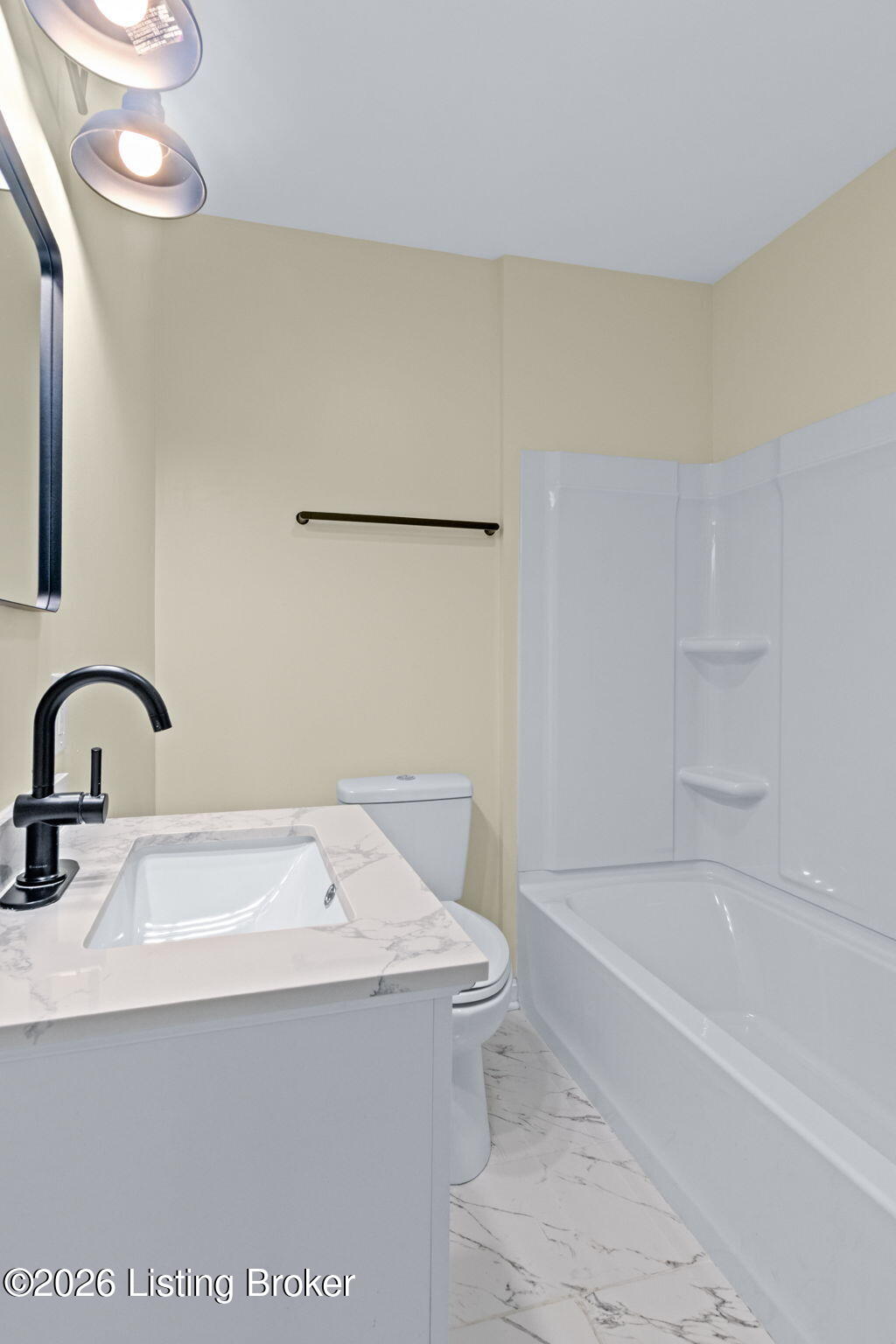 2403 Bank St Property Photo 13