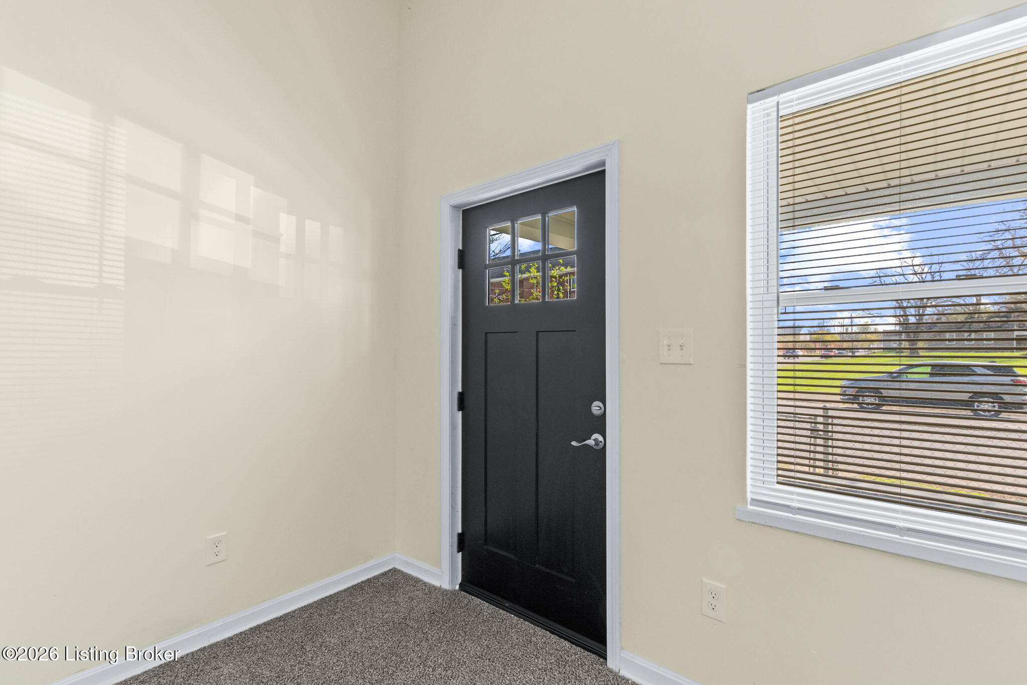 2403 Bank St Property Photo 15
