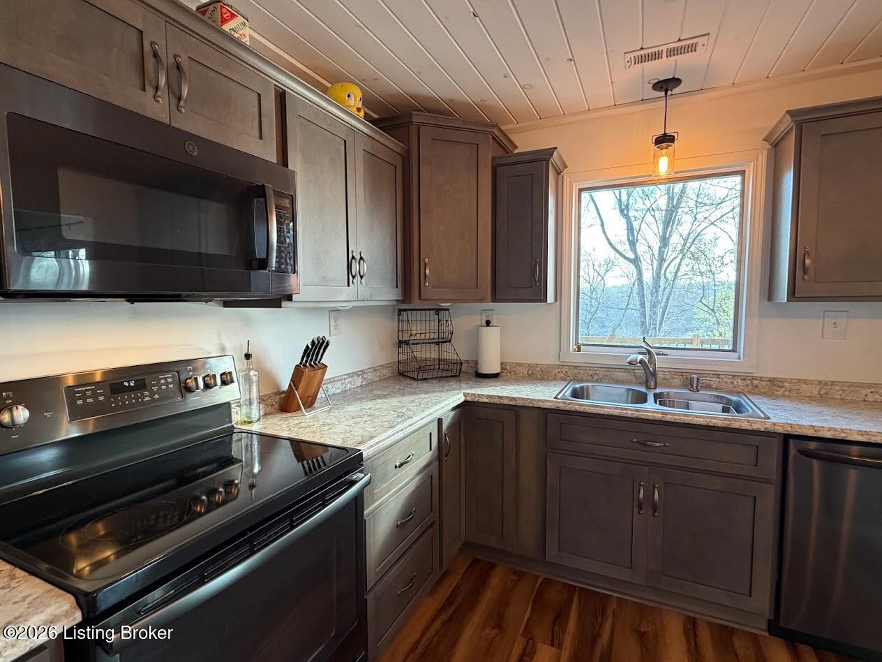 404 Lorel Dunbar Rd Property Photo 9