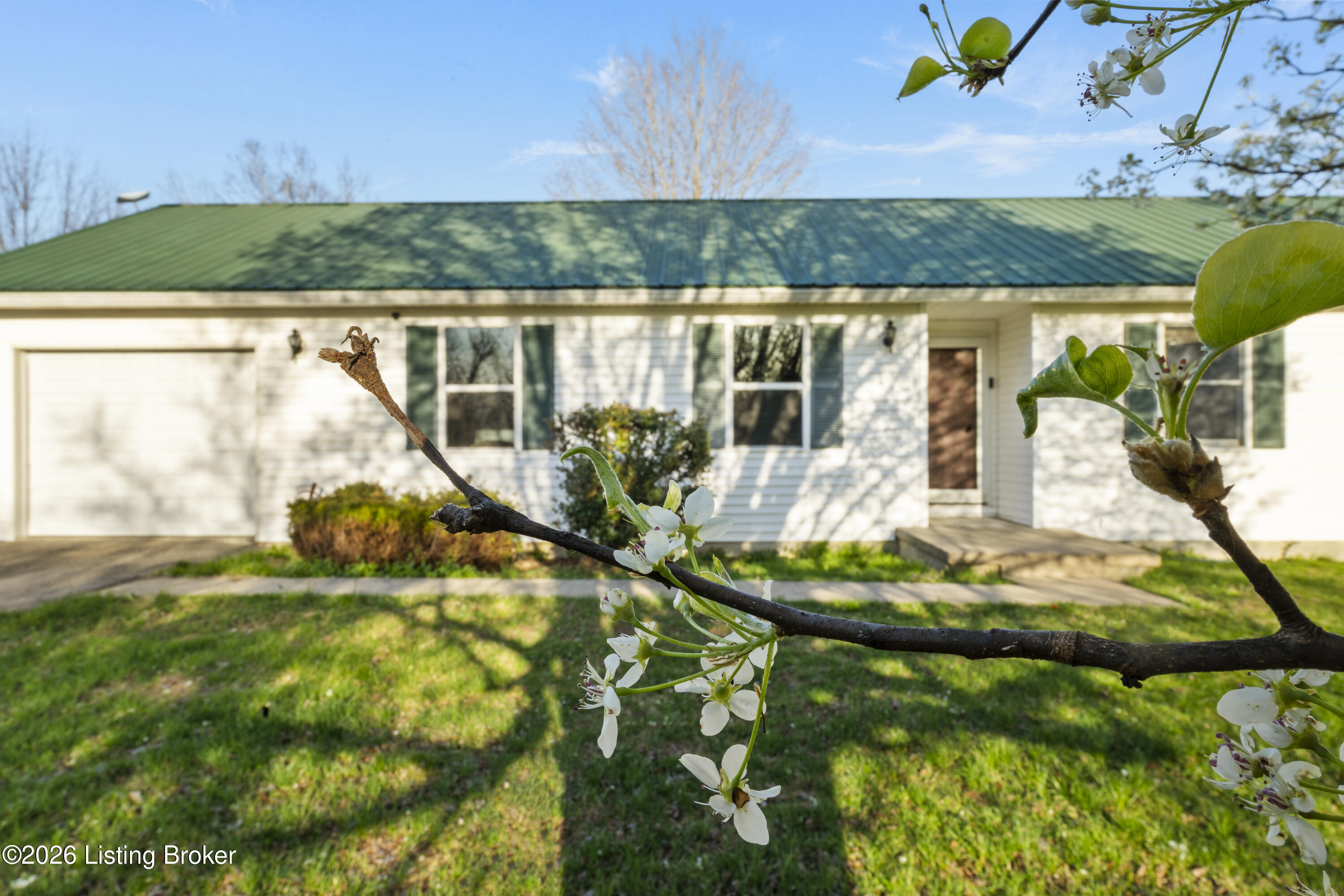 1336 Tracy Rd Property Photo 2