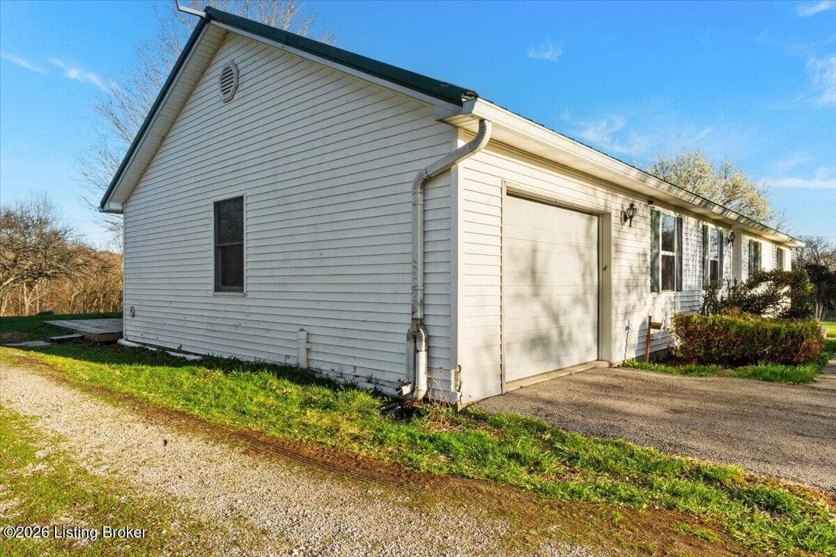 1336 Tracy Rd Property Photo 6