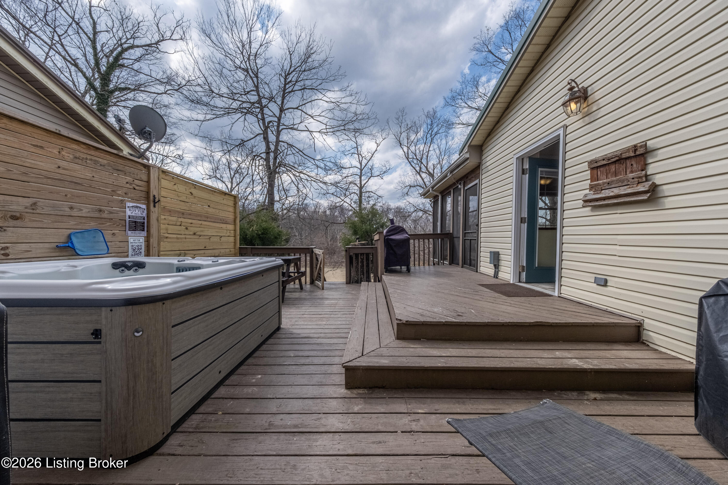 410 Pine Ridge Ln Property Photo 8