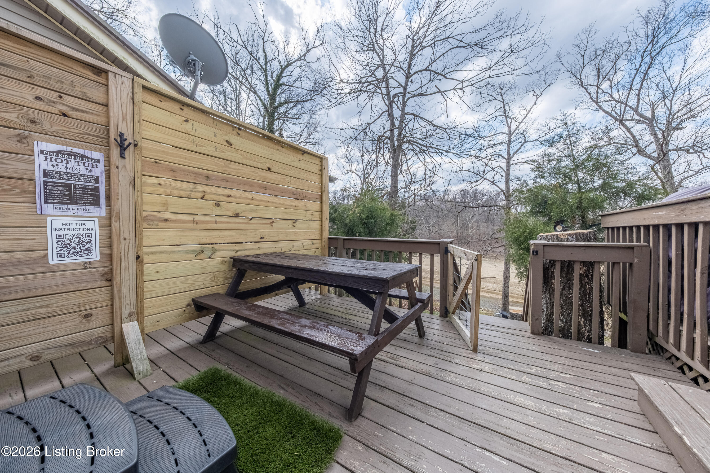 410 Pine Ridge Ln Property Photo 10