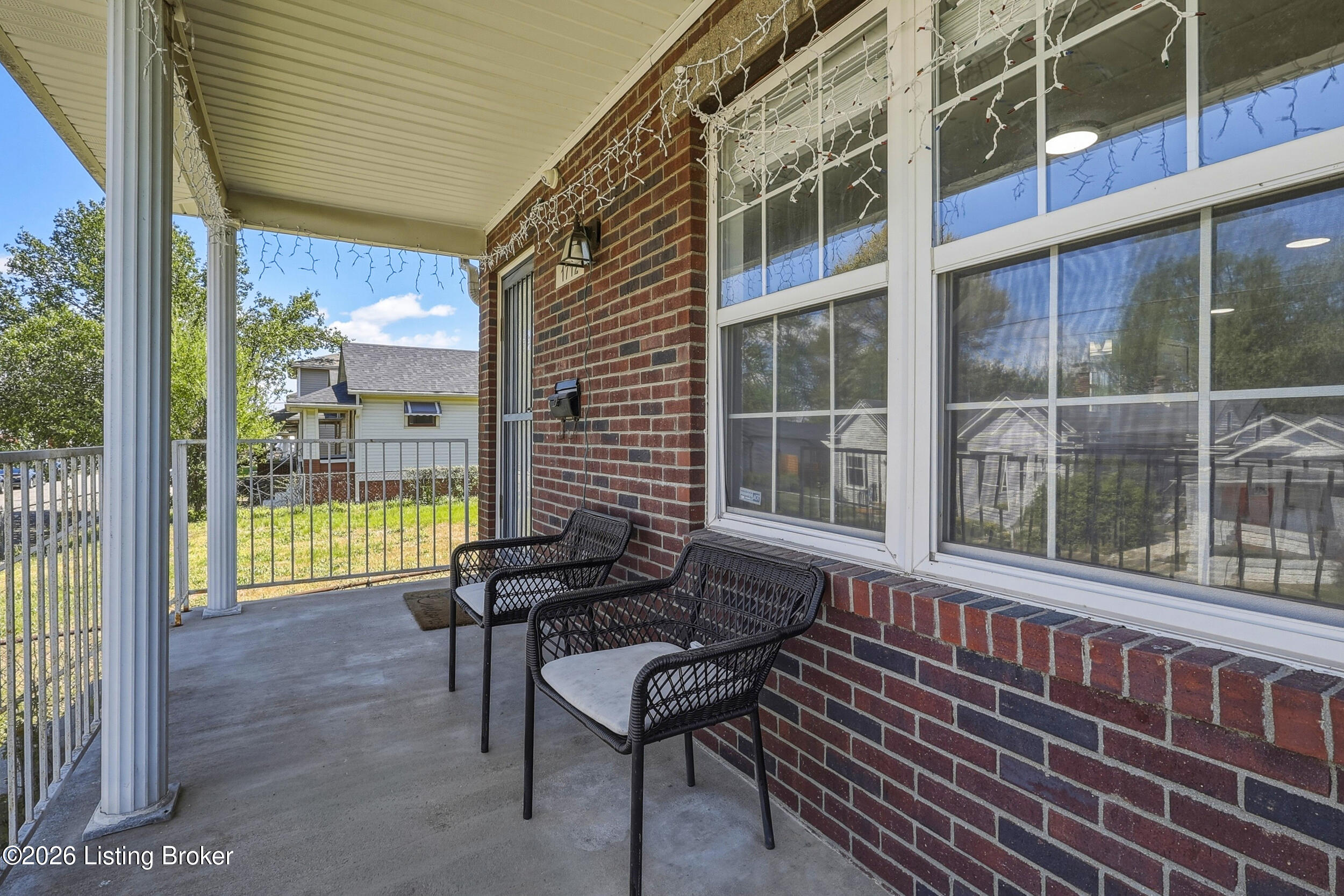 1712 W Gaulbert Ave Property Photo 4