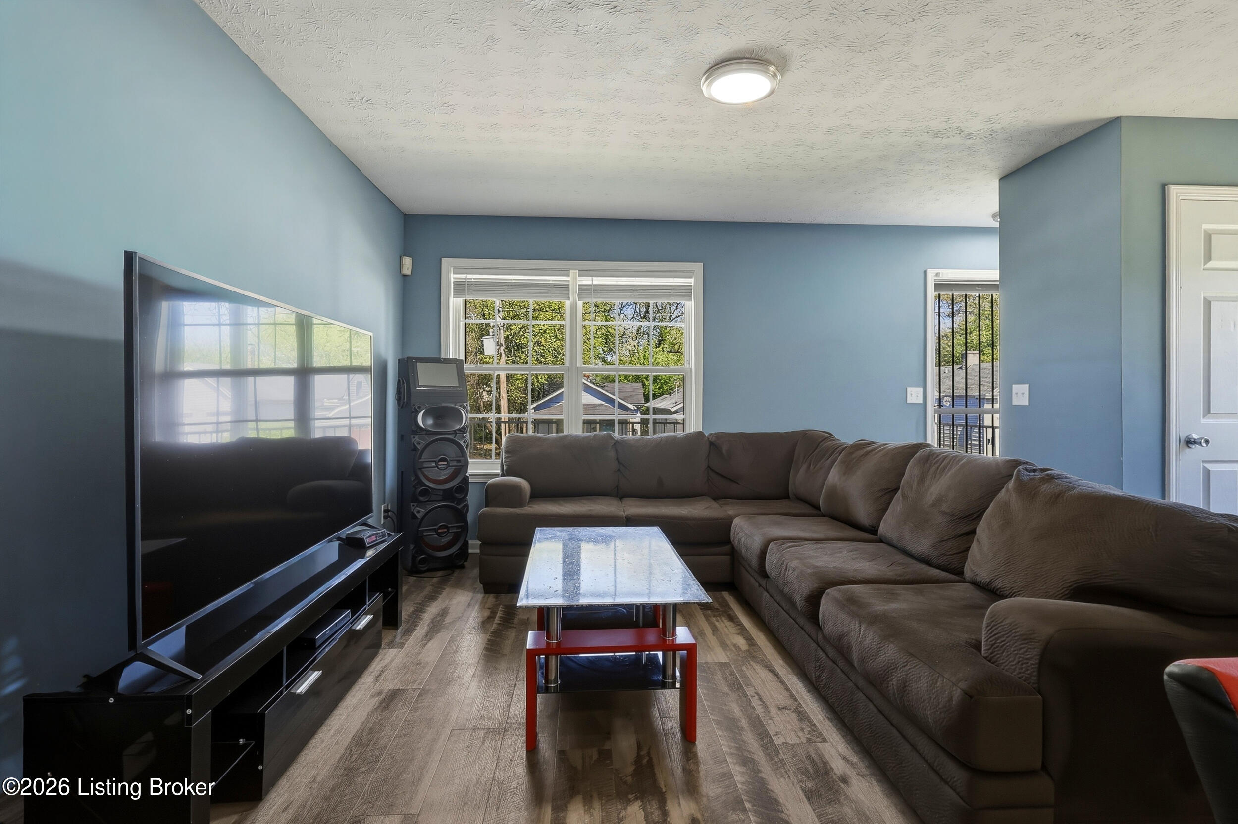 1712 W Gaulbert Ave Property Photo 6