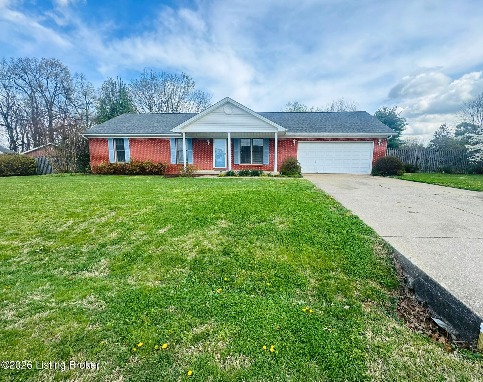 2806 Oakwood Dr Property Photo 2