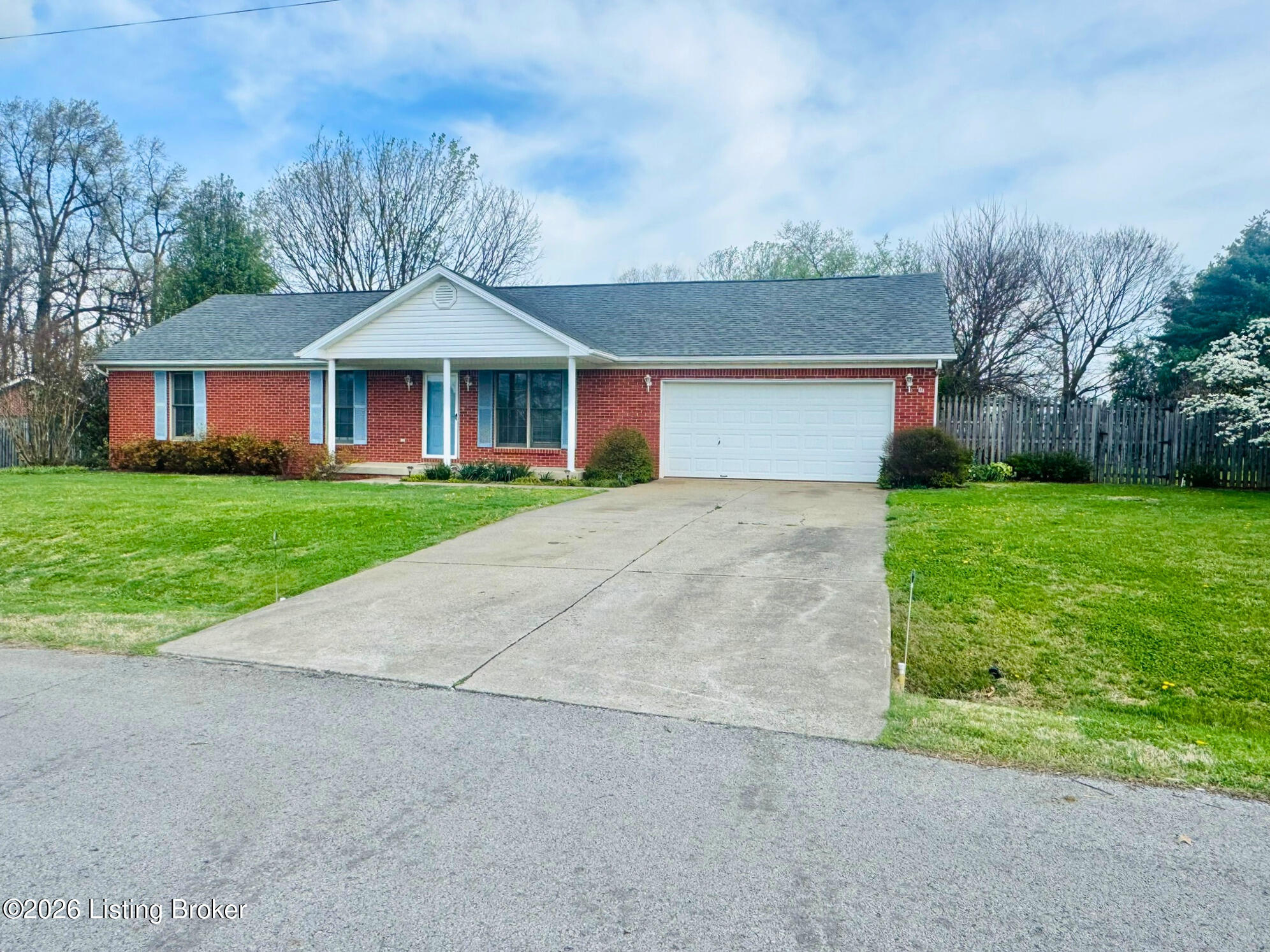 2806 Oakwood Dr Property Photo 3