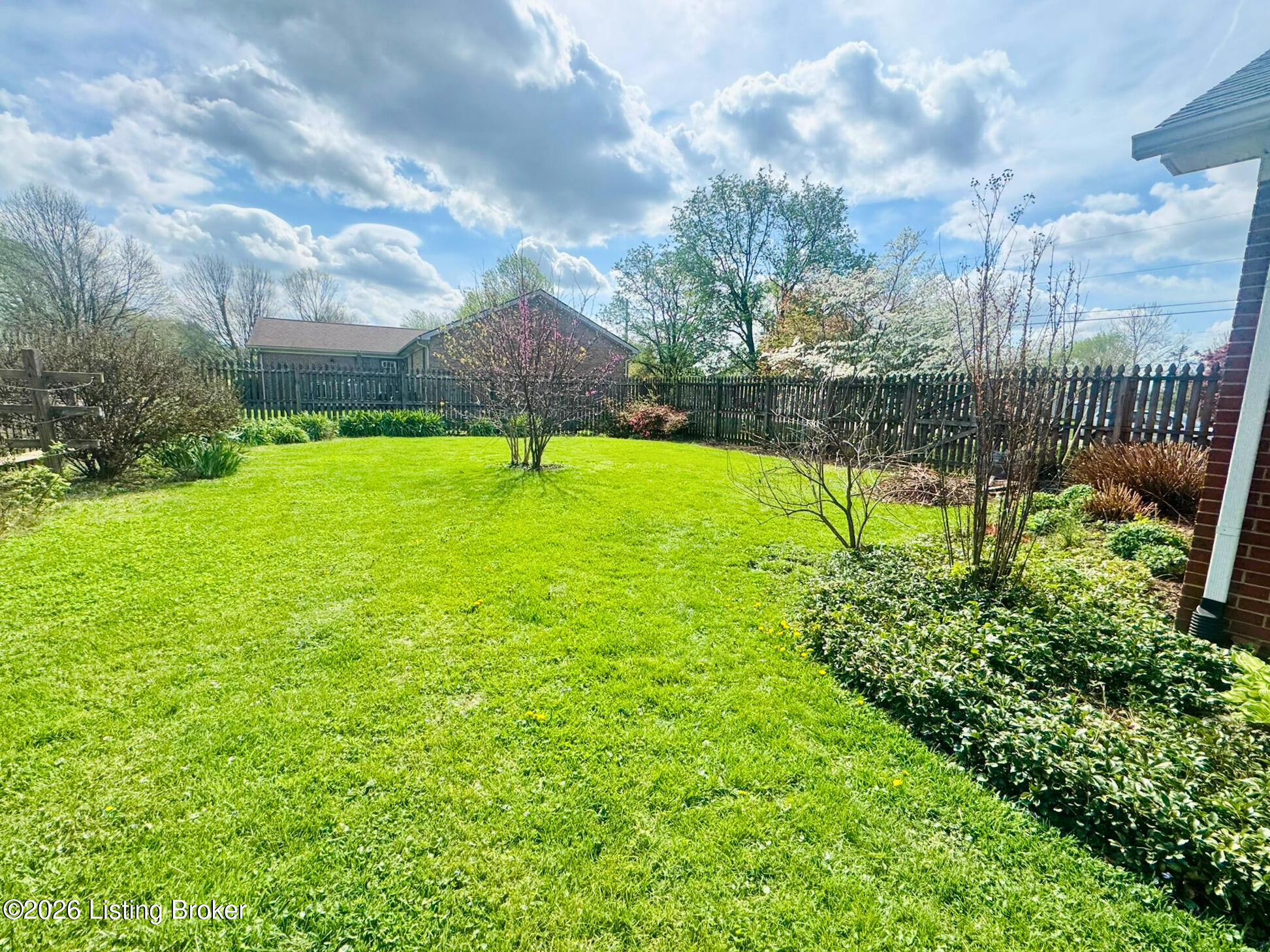 2806 Oakwood Dr Property Photo 6