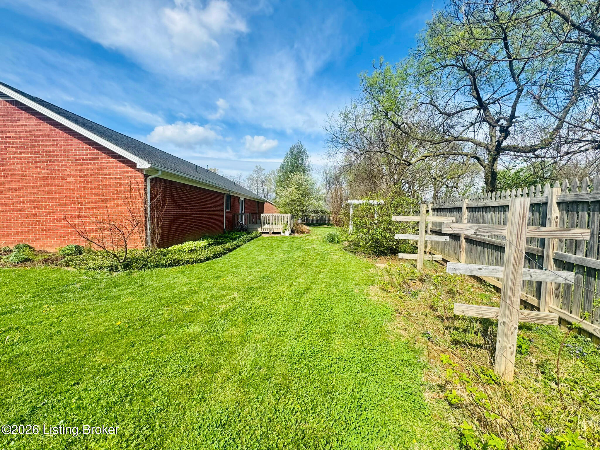 2806 Oakwood Dr Property Photo 7