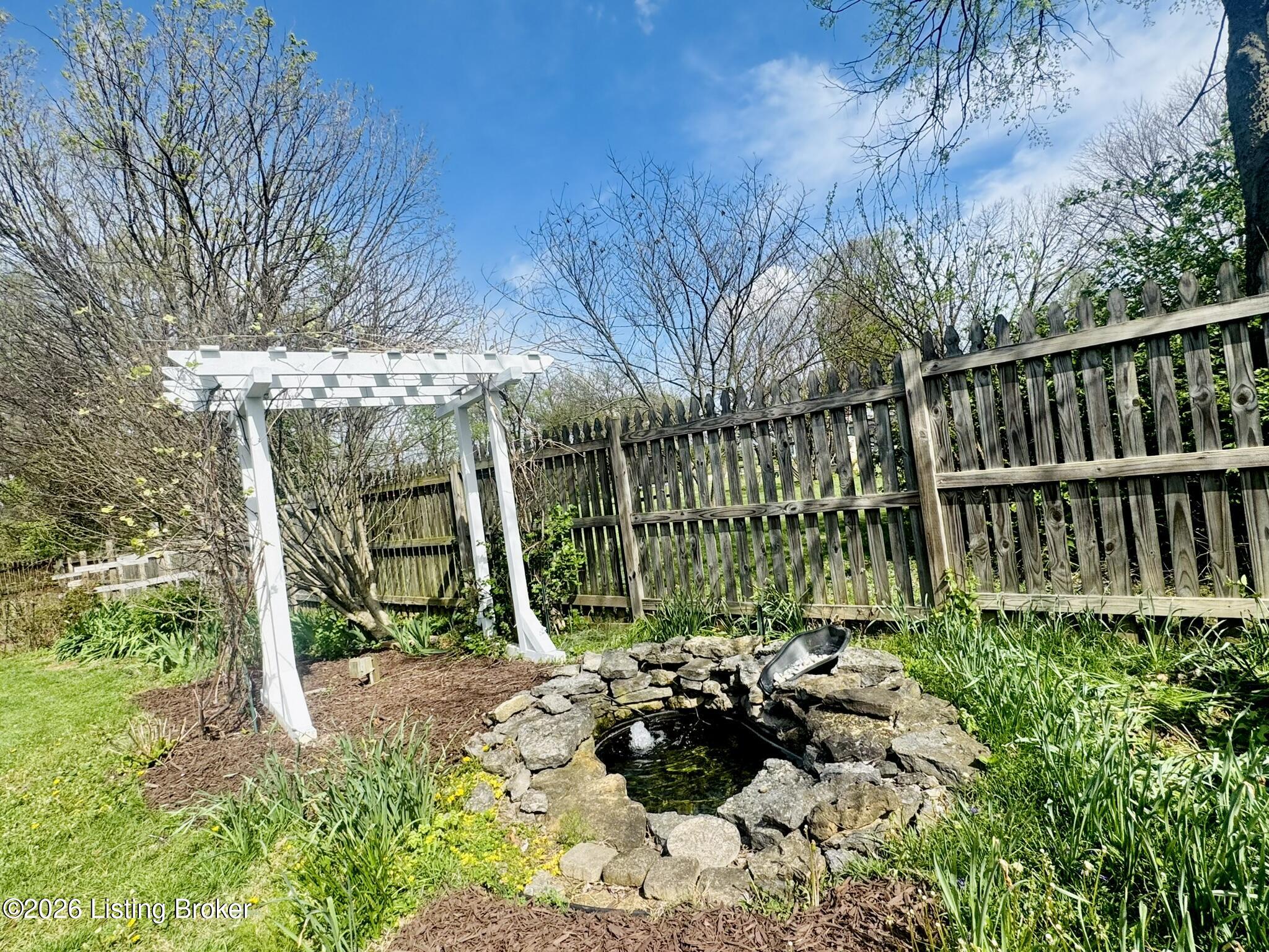 2806 Oakwood Dr Property Photo 9