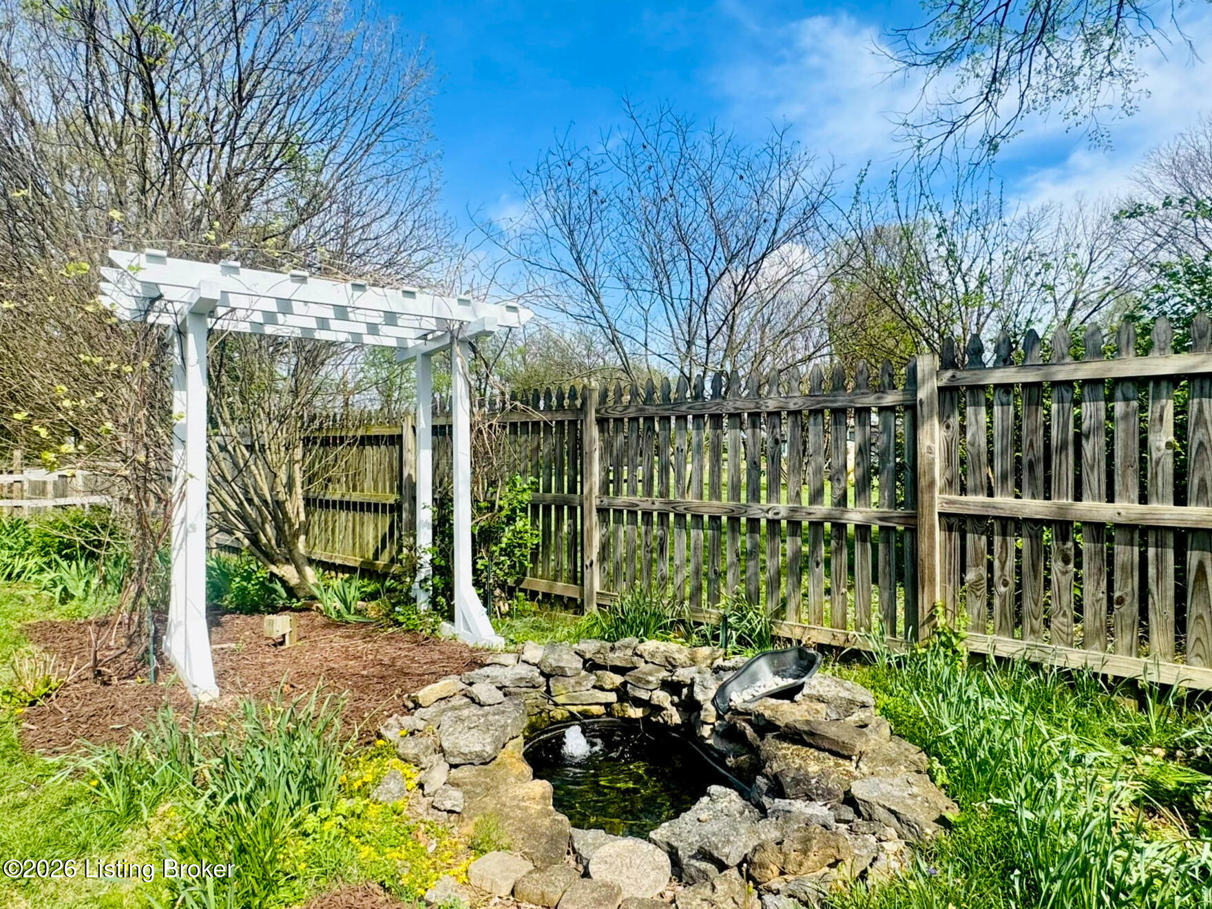 2806 Oakwood Dr Property Photo 10