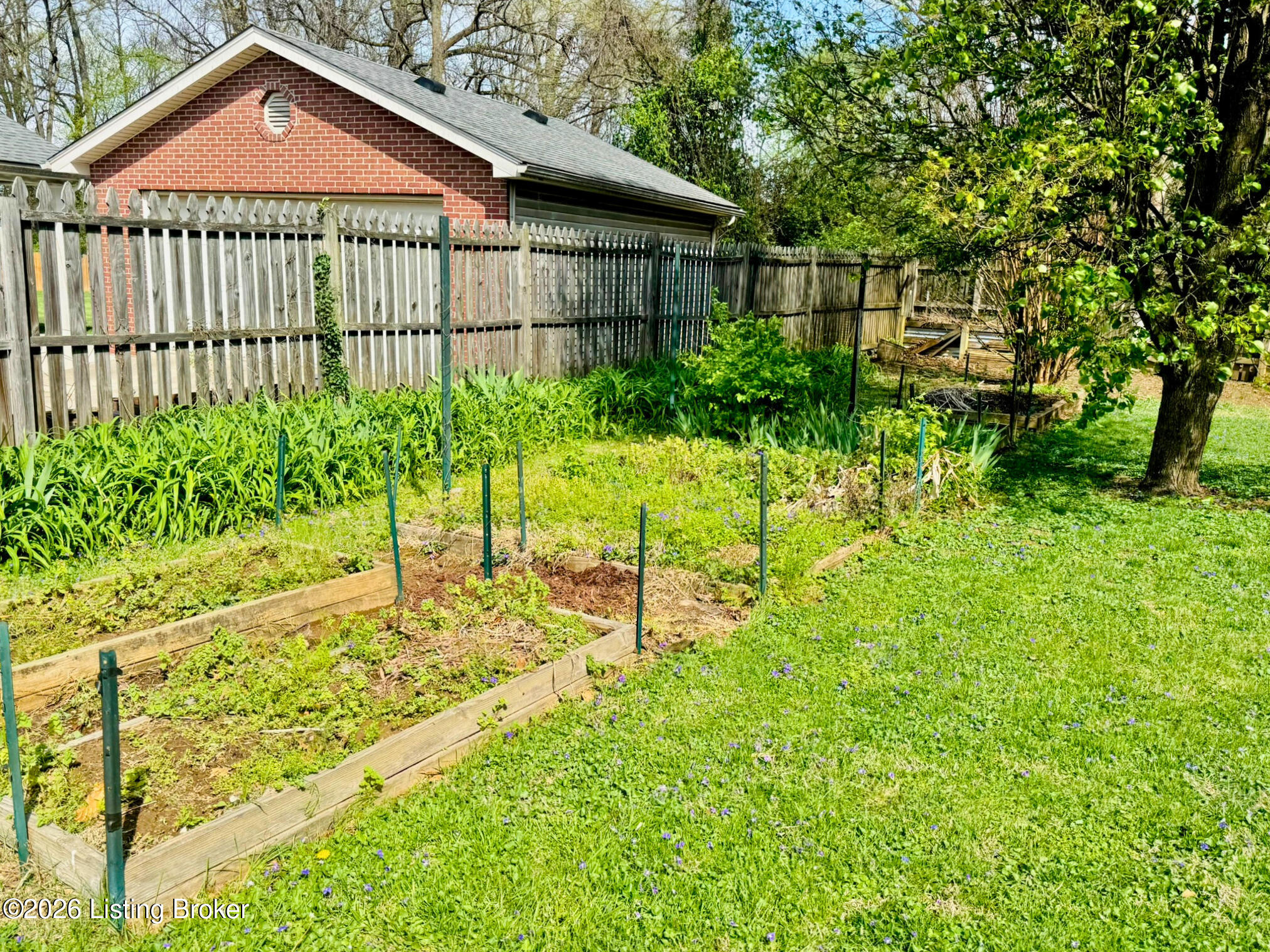 2806 Oakwood Dr Property Photo 13