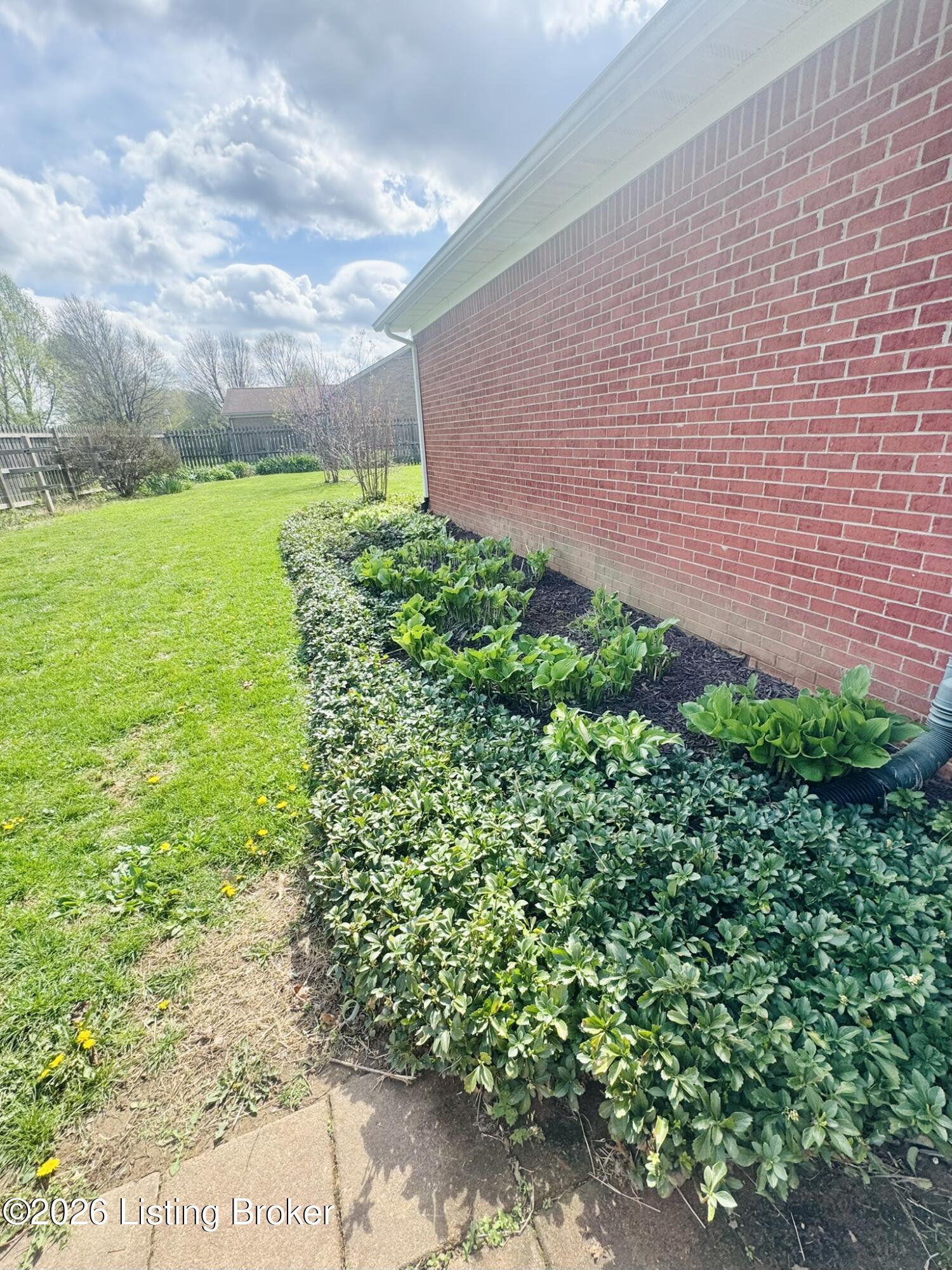 2806 Oakwood Dr Property Photo 16