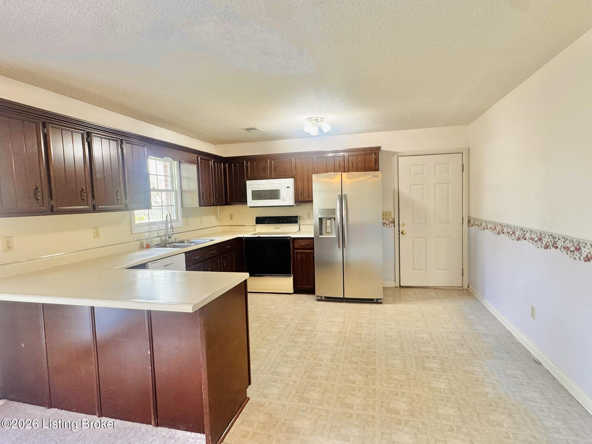 2806 Oakwood Dr Property Photo 34