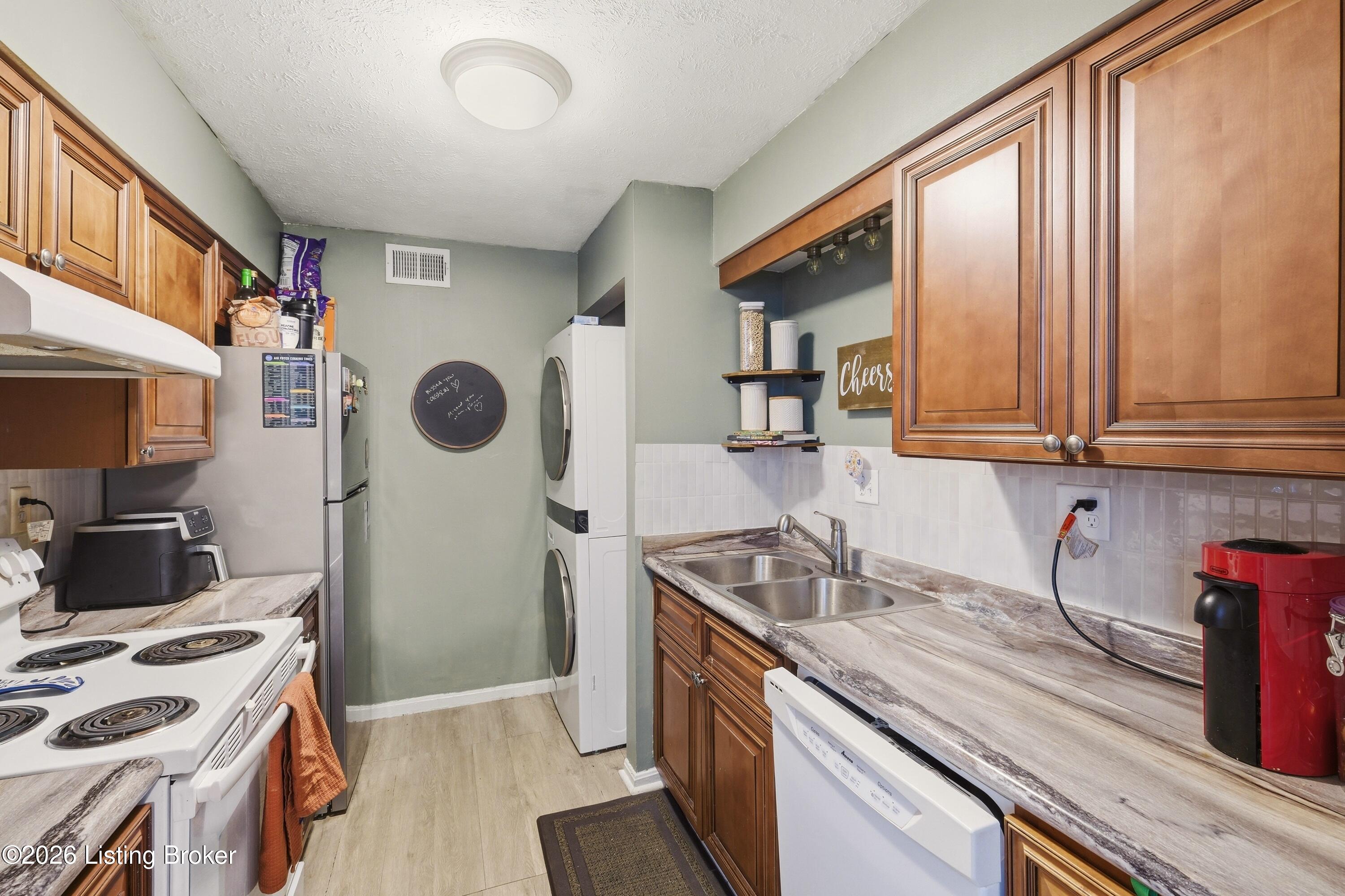 3506 Lodge Ln Apt 326 Property Photo 9